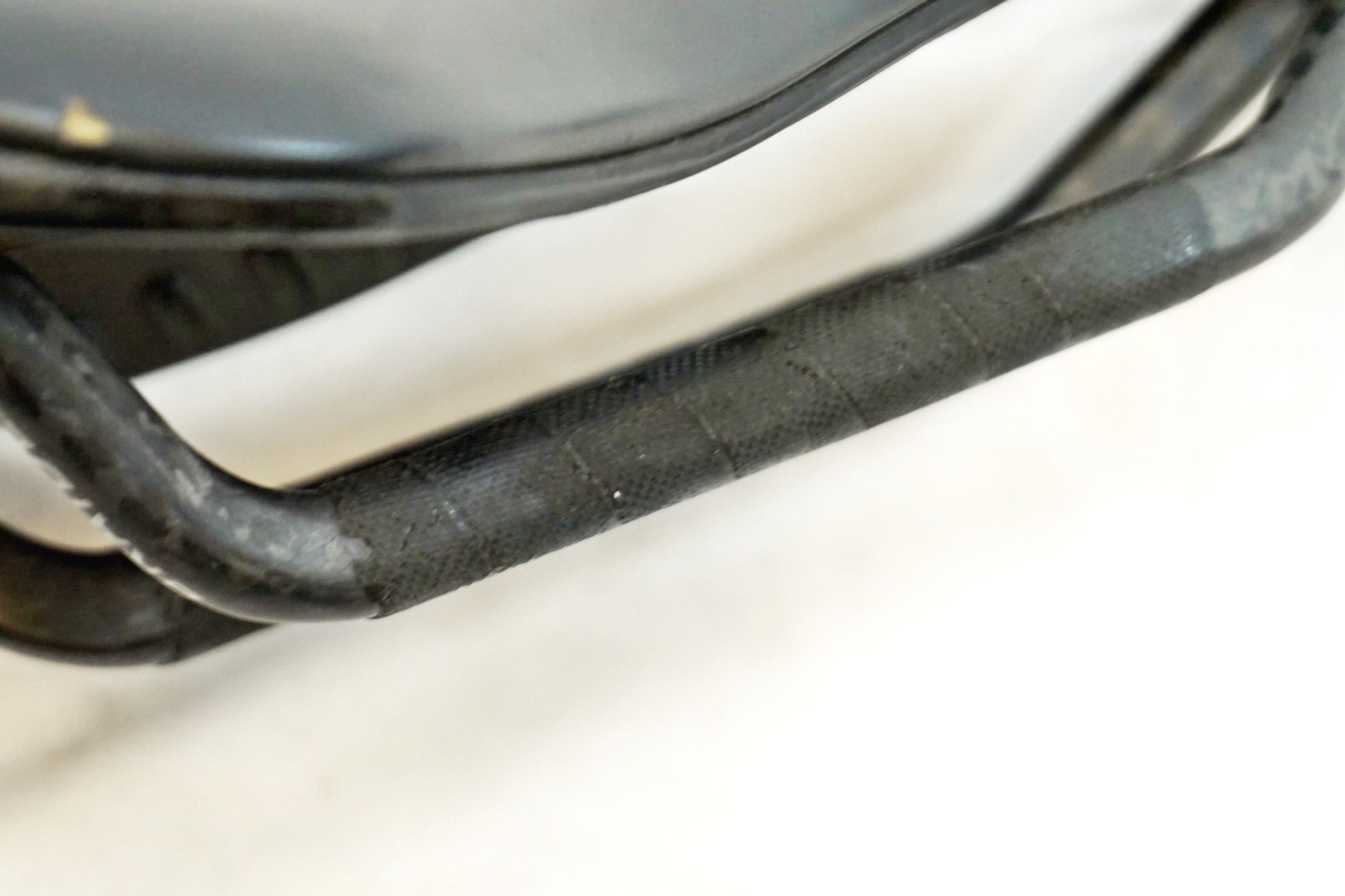 FIZIK 「フィジーク」 ANTARES VERSUS EVO R1 サドル / 有明