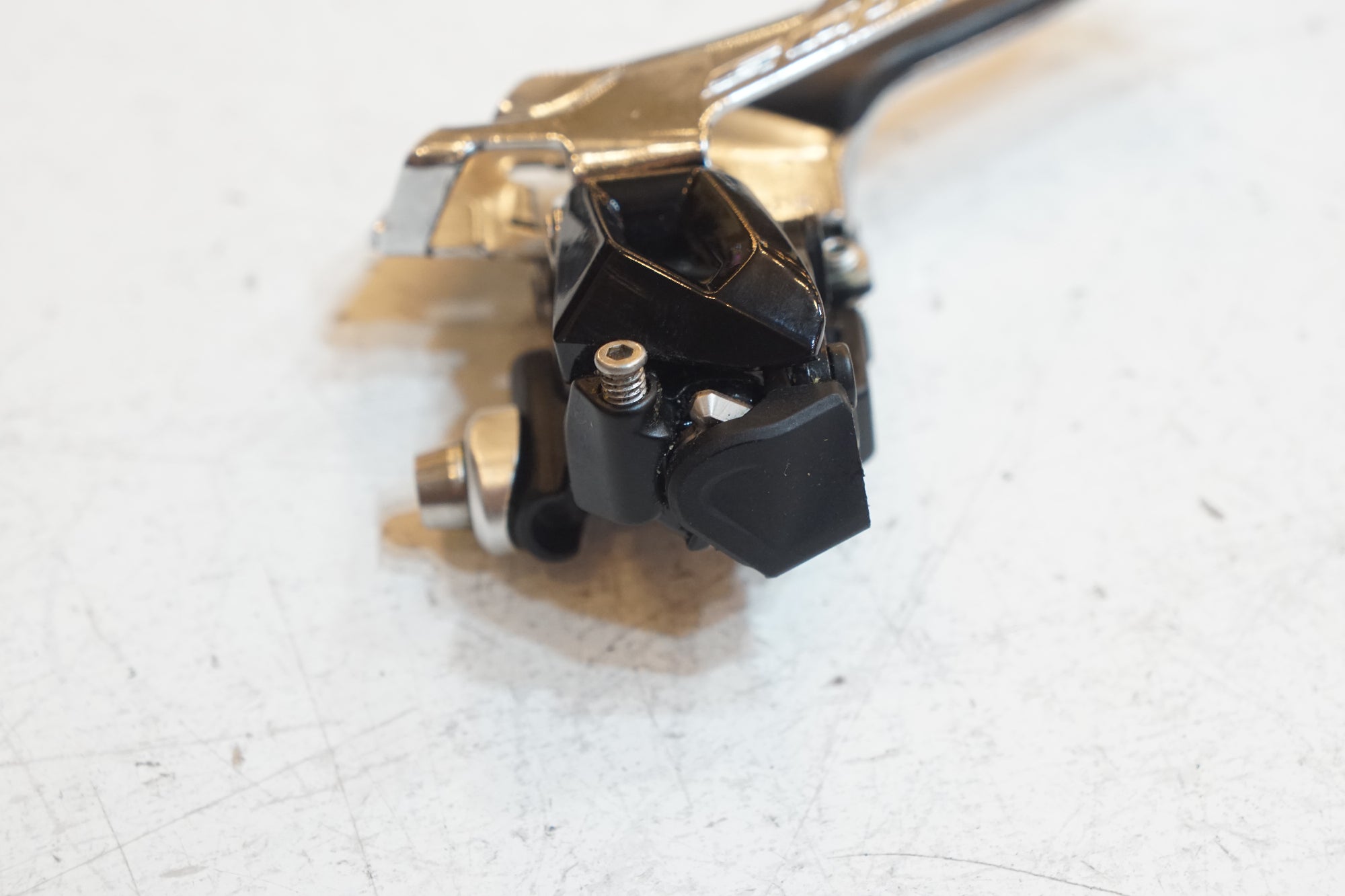 SHIMANO 「シマノ」 105 FD-R7000 フロントディレイラー / バイチャリ浦和ベース