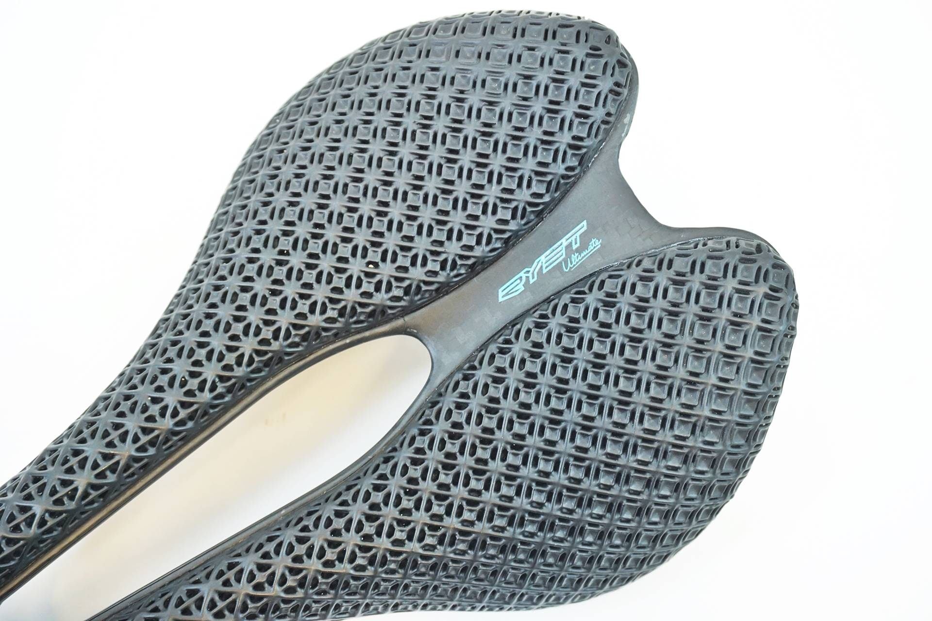 RYET 「リーエト」 3D HONEY COMB サドル / 有明ガーデン店