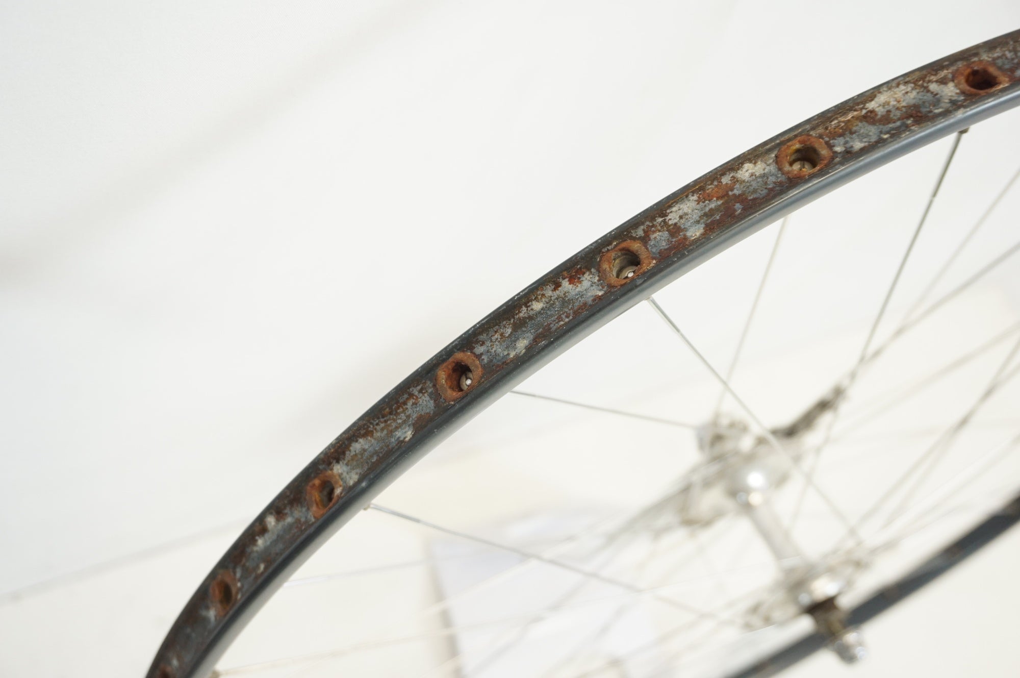 競輪ホイール　リム　アラヤ　丸スポーク（前輪は結束） 16Bゴールド旧ラベルリムで競輪の前輪を組みました | のむ