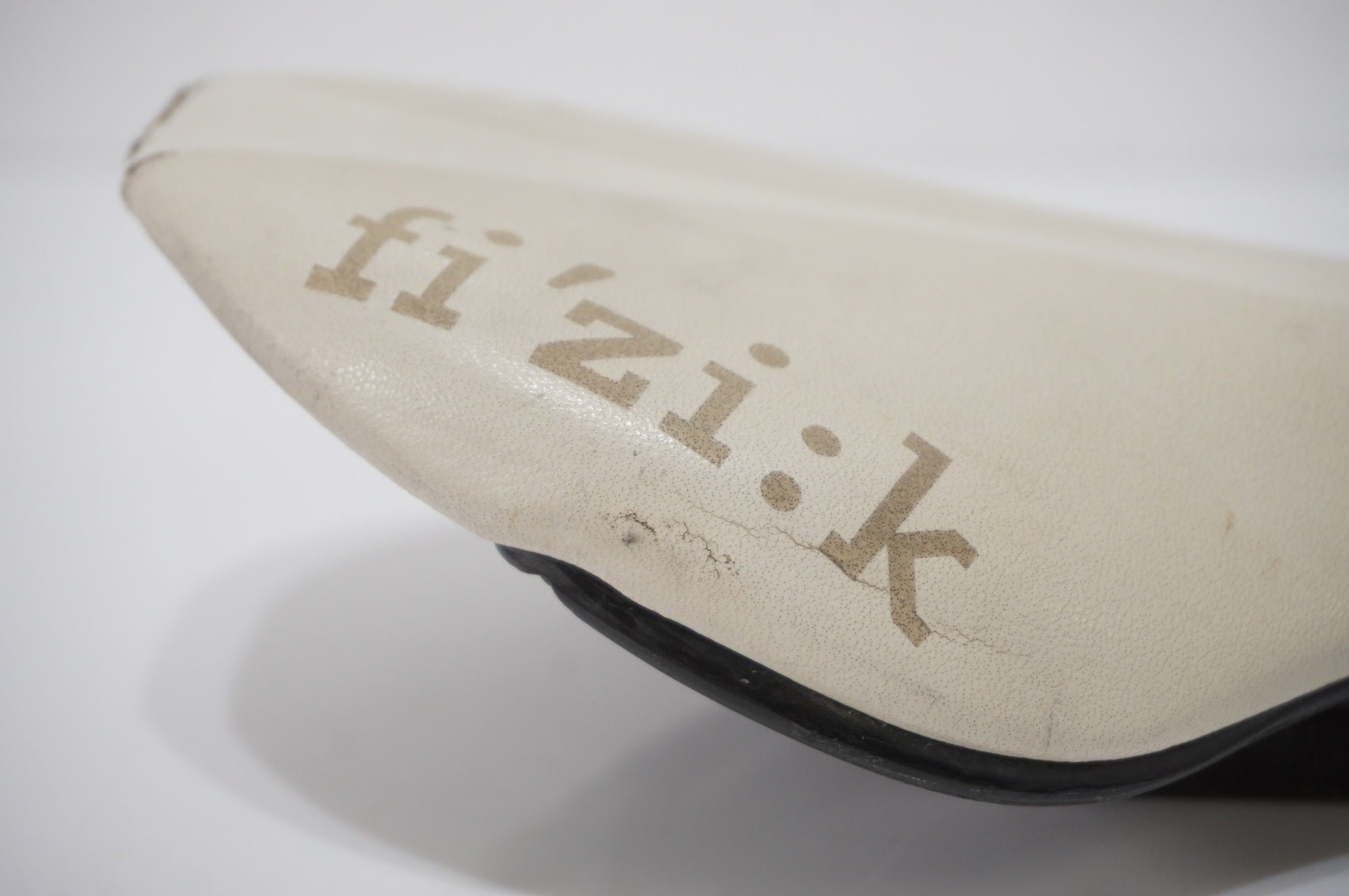 FIZIK 「フィジーク」 TUNDRA BRAIDED サドル / AKIBA店