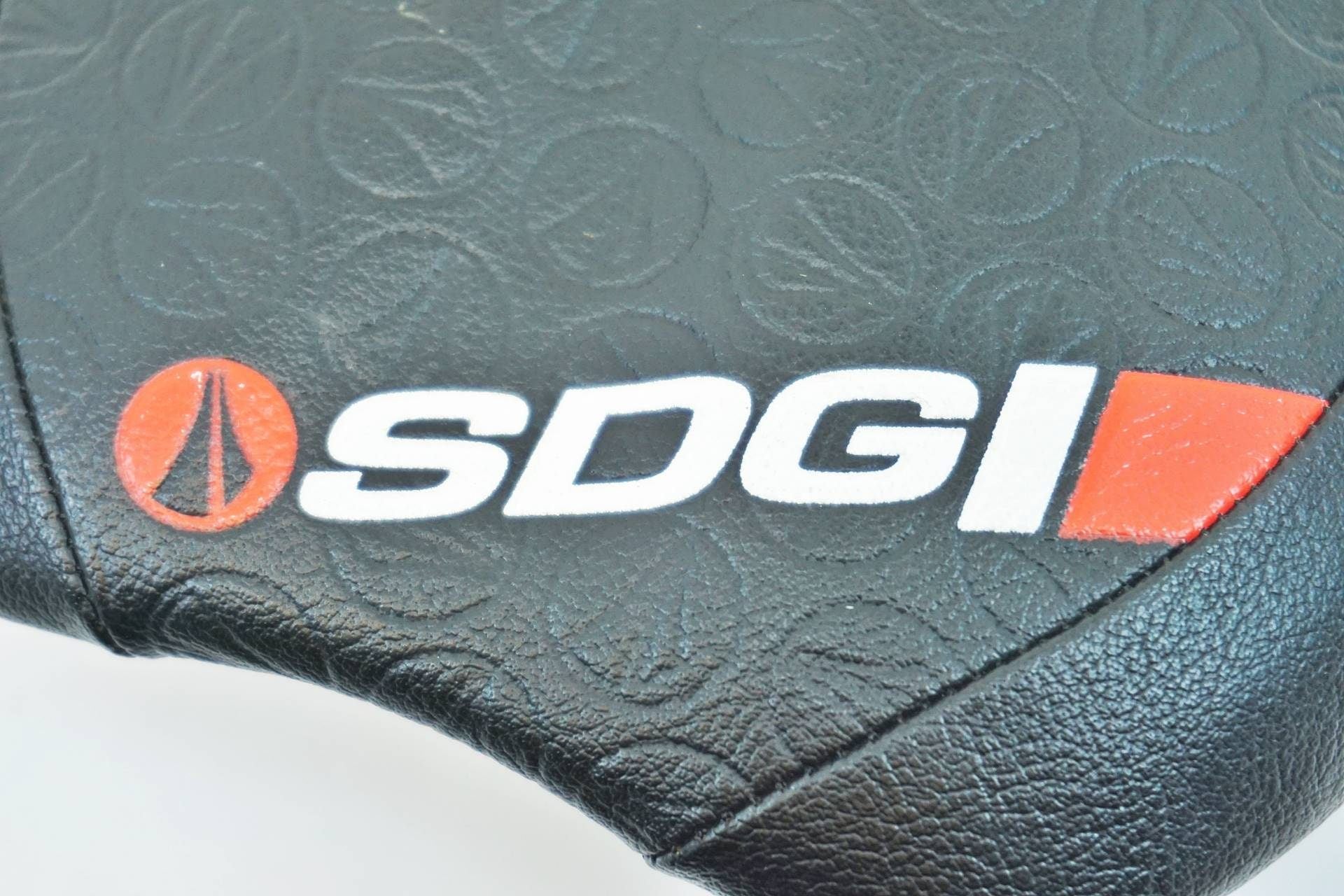 SDG 「エスディージー」 FLY サドル / 有明ガーデン店