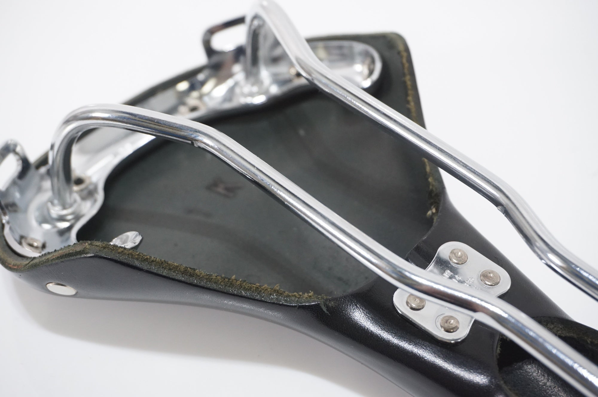BROOKS 「ブルックス」 SWALLOW B15 CHROME サドル / AKIBA店