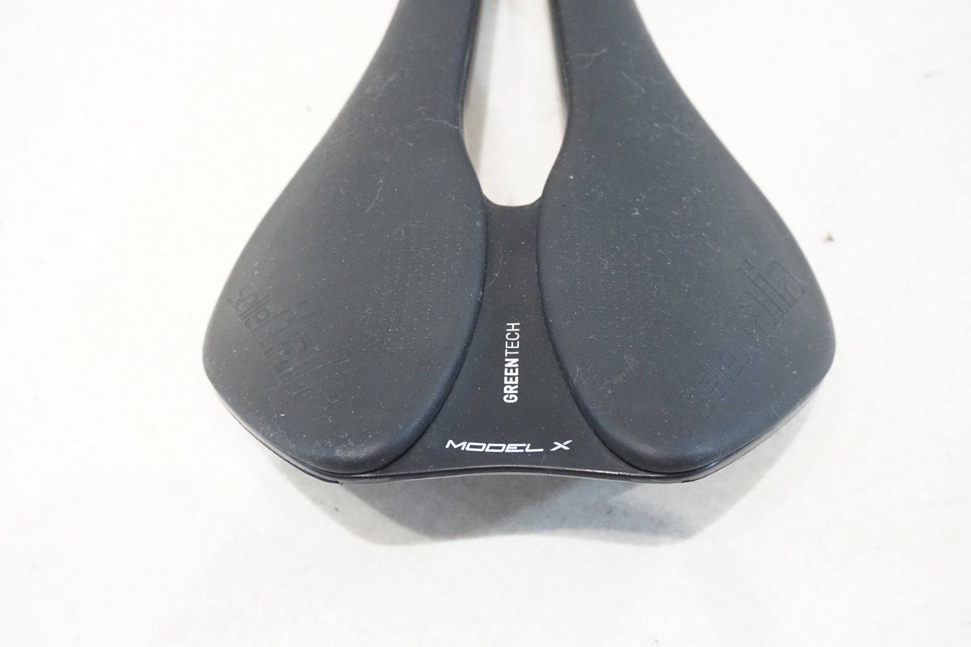 SELLE ITALIA 「セライタリア」 MODEL X BOOST スチールレール サドル