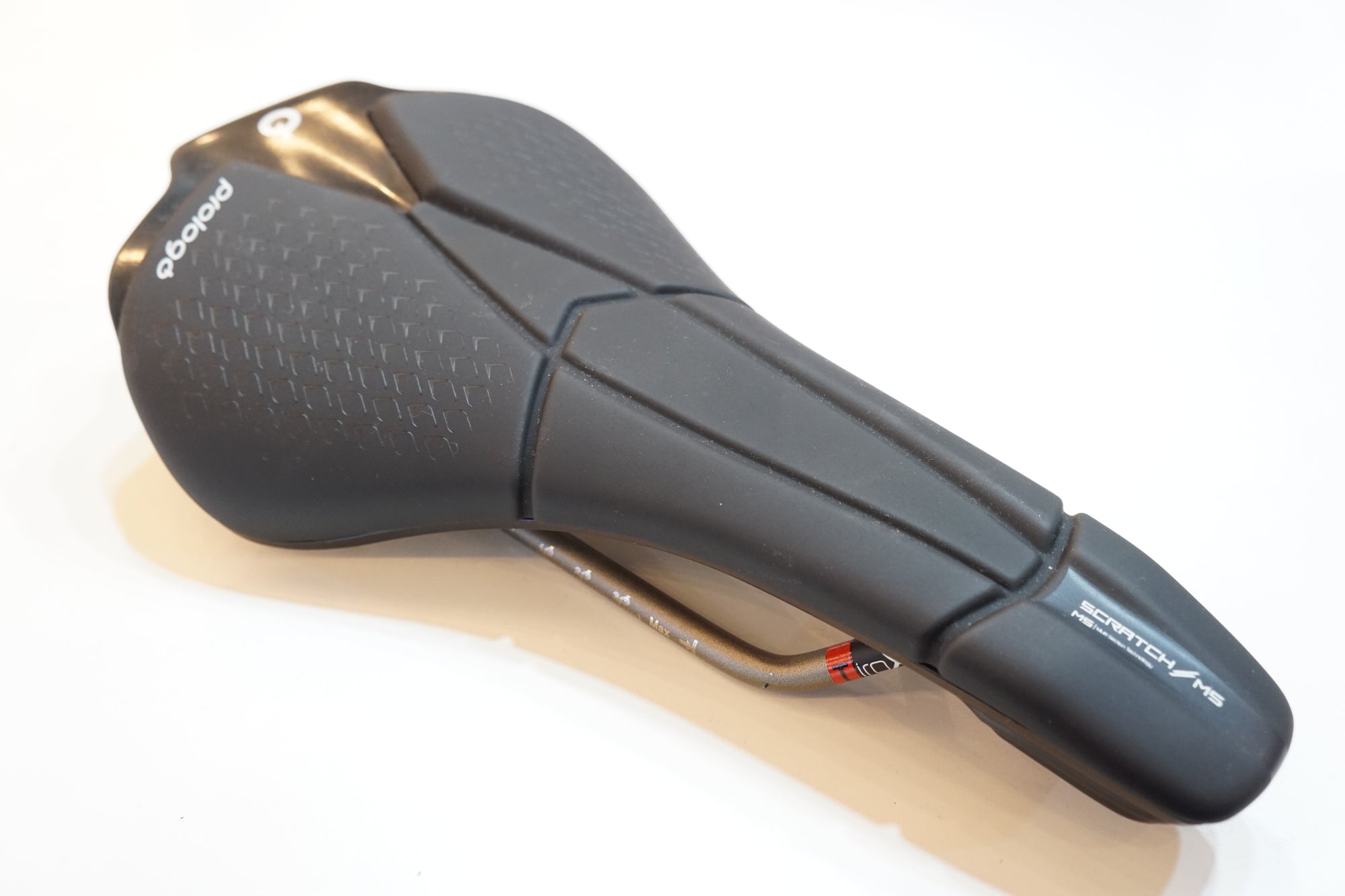 PROLOGO 「プロロゴ」 SCRATCH M5 TIROX サドル / バイチャリ浦和ベース