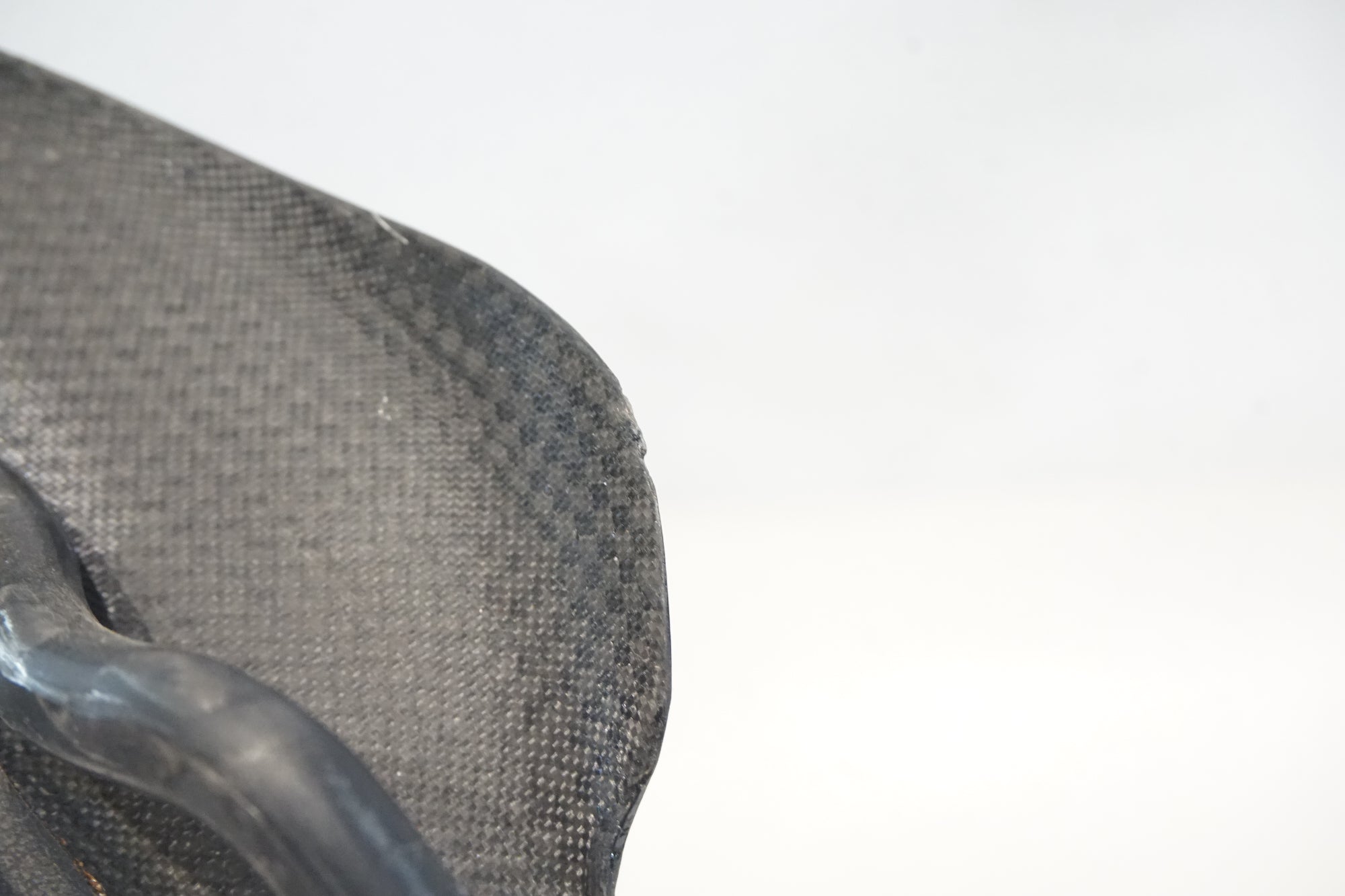 SELLE ITALIA 「セライタリア」 SLR TEKNO FLOW カーボンレール サドル / 横浜戸塚店