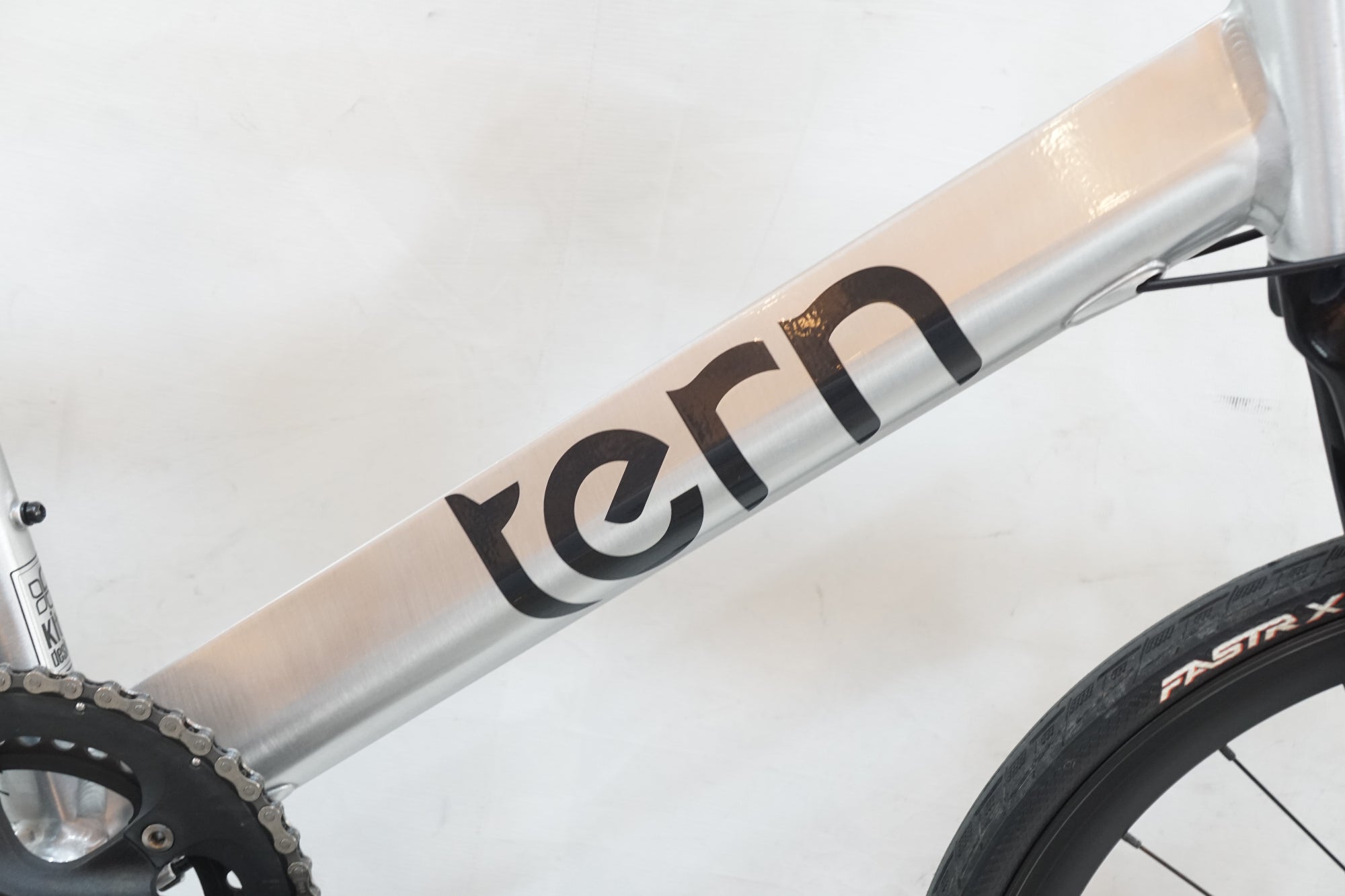 TERN 「ターン」 SURGE 2018年モデル 20インチ ミニベロ / バイチャリ浦和ベース