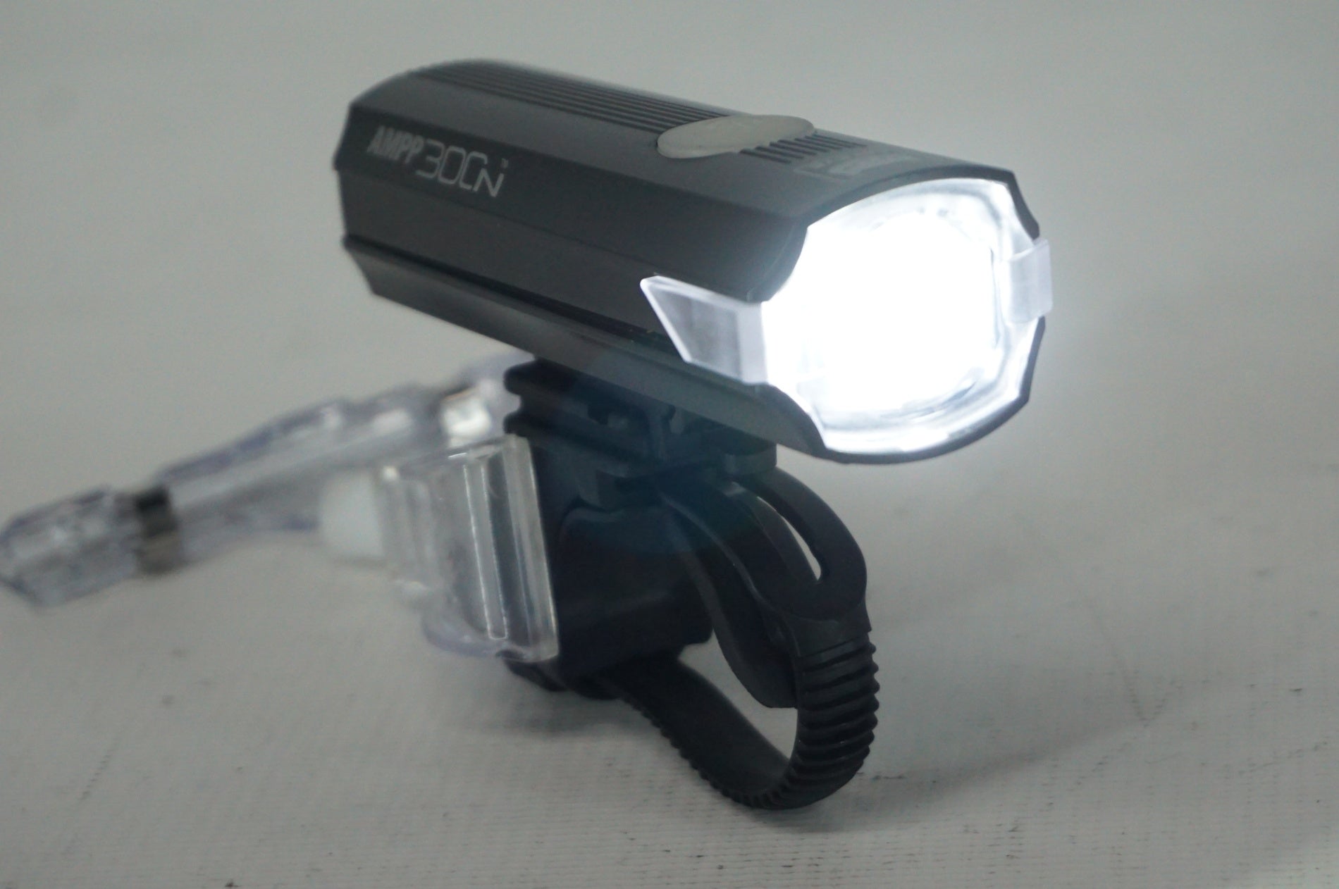 CATEYE 「キャットアイ」 AMPP300N フロントライト / 阪急塚口店