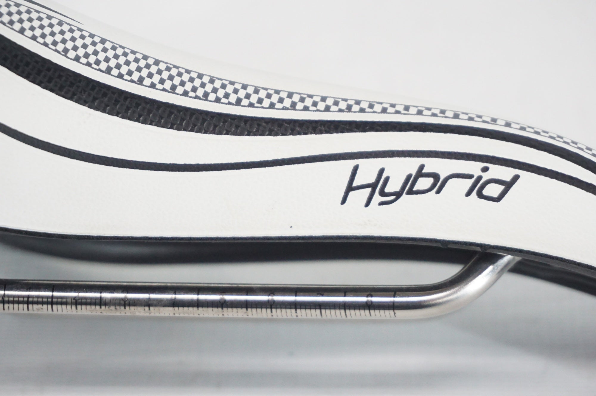 SELLE SMP 「セラエスエムピー」 HYBRID サドル / 阪急塚口店