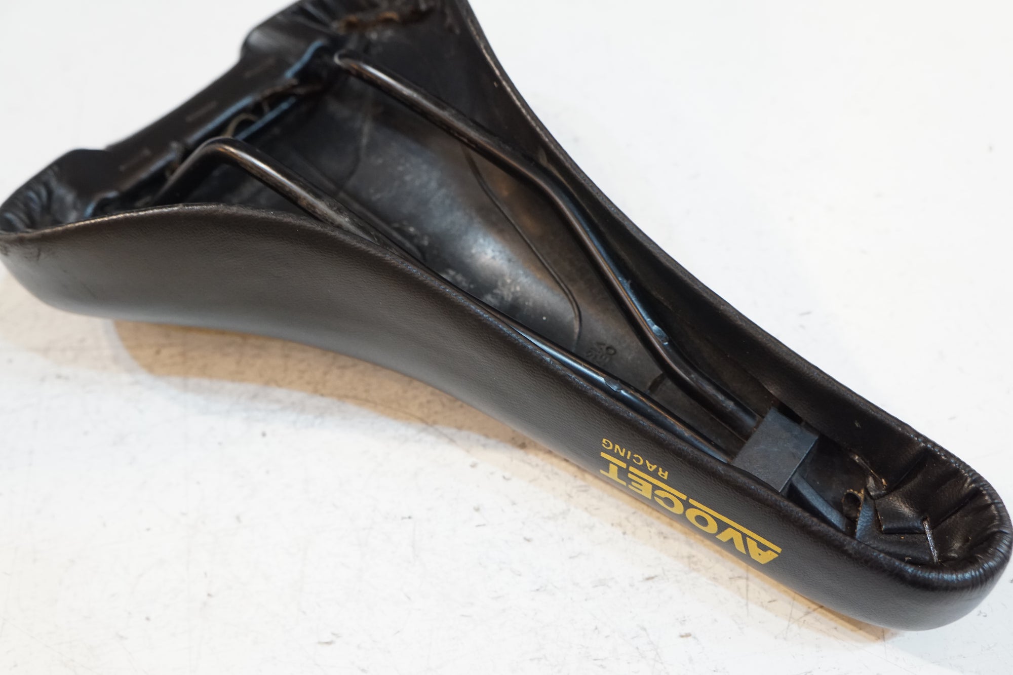 AVOCET 「アボセット」 RACING サドル / バイチャリ浦和ベース