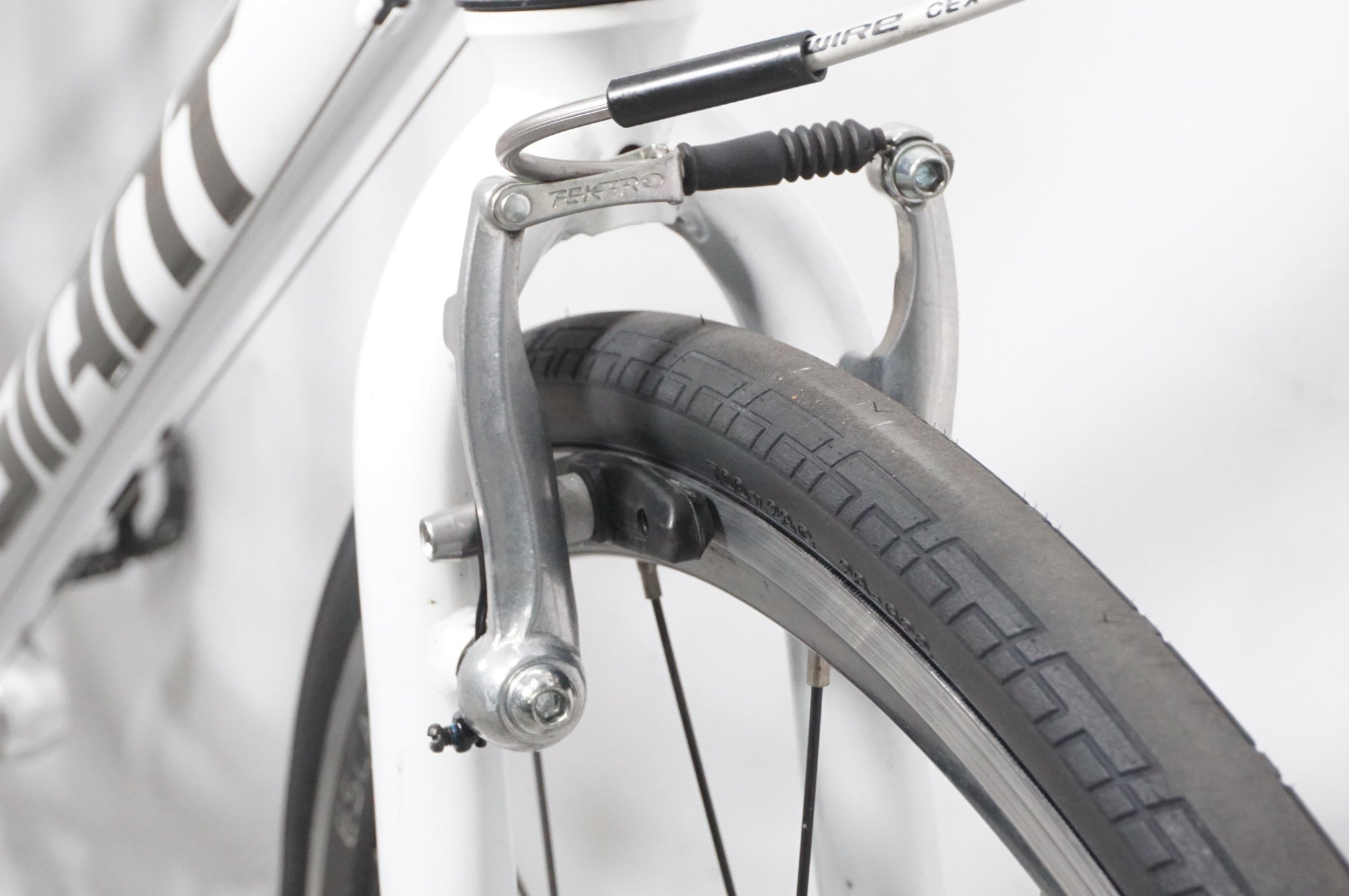 GIANT 「ジャイアント」 ESCAPE R3 2021年モデル クロスバイク / AKIBA店