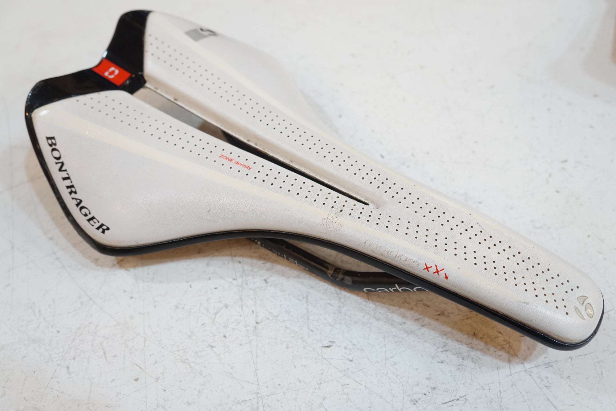 BONTRAGER 「ボントレガー」 PARADIGM XXX CARBON サドル / バイチャリ浦和ベース
