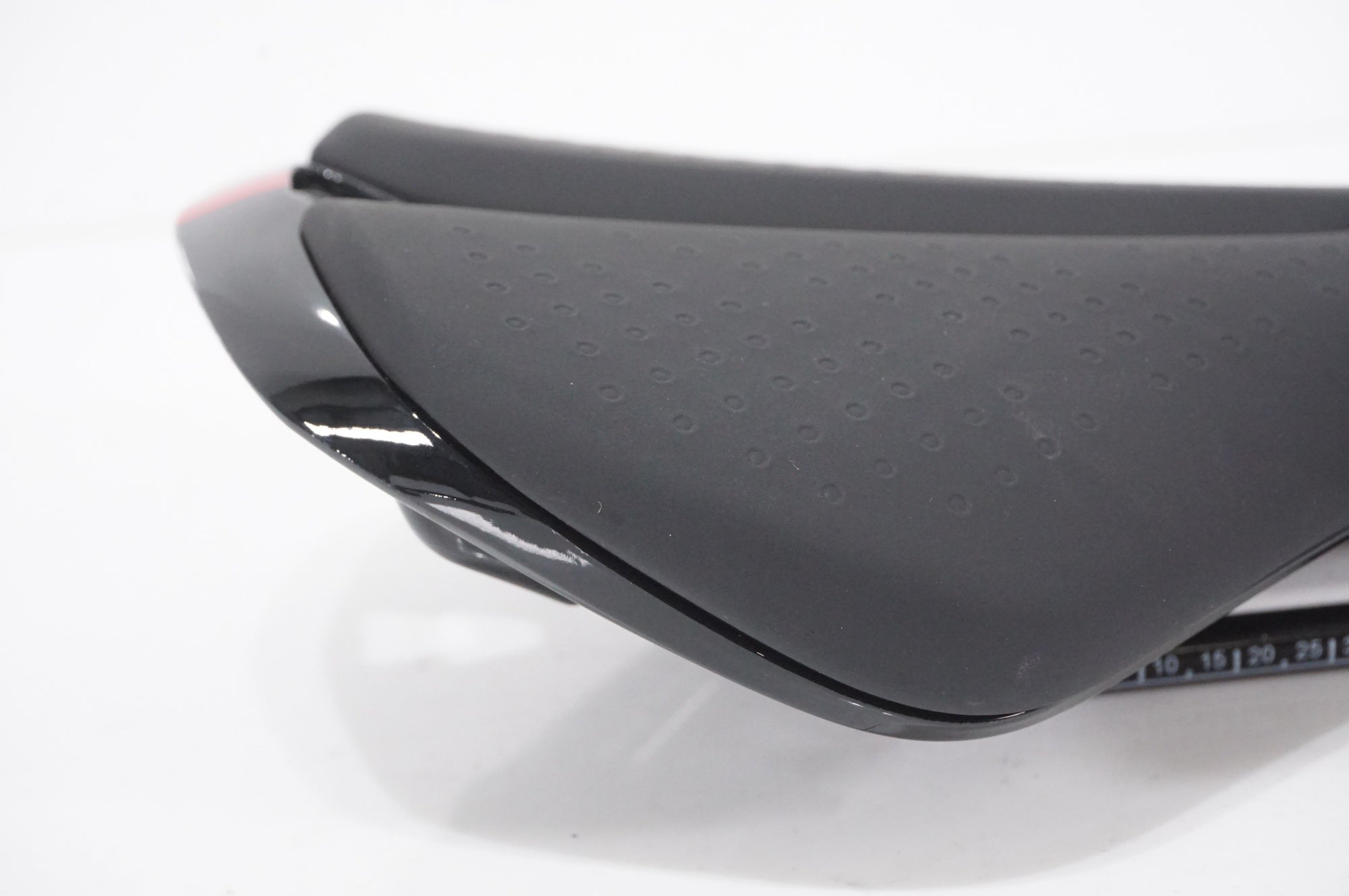 P&P COMPONENTS 「ピーアンドピーコンポーネンツ」 ZELOS サドル / AKIBA店