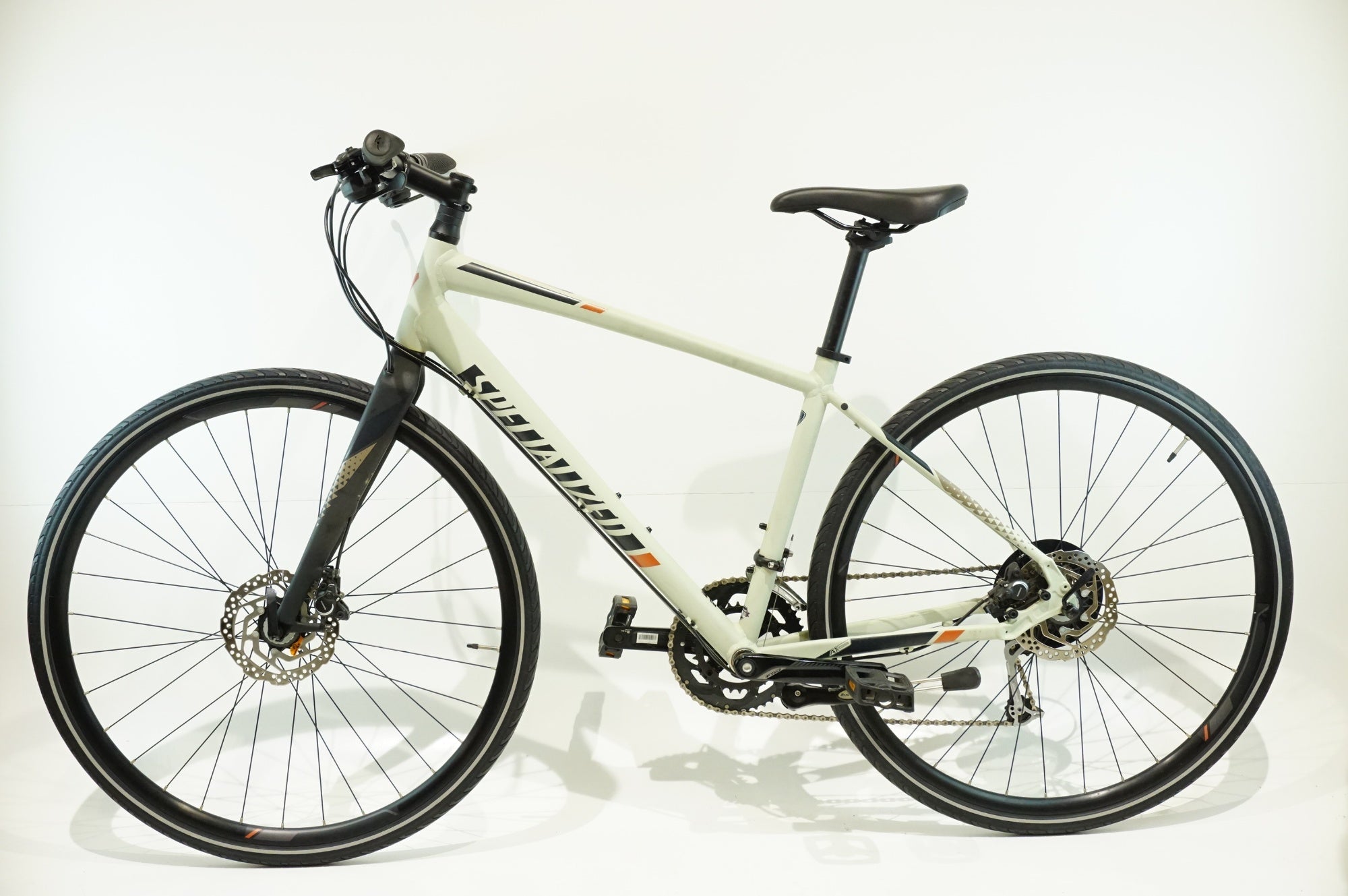 SPECIALIZED SIRRUS SPORT 2017年モデル SPECIALIZED 「スペシャライズド」 SIRRUS SPORT DISC 2017年モデル