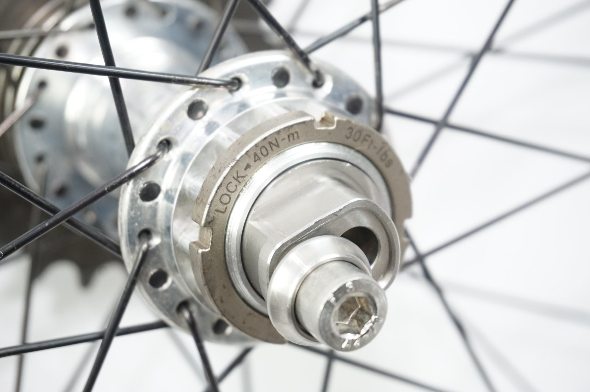 WHITE INDUSTRIES 「ホワイトインダストリーズ」 ENO ECCENTRIC HUB x SUNRIMUS RHYNO LITE 26インチ リアホイール / 中目黒店