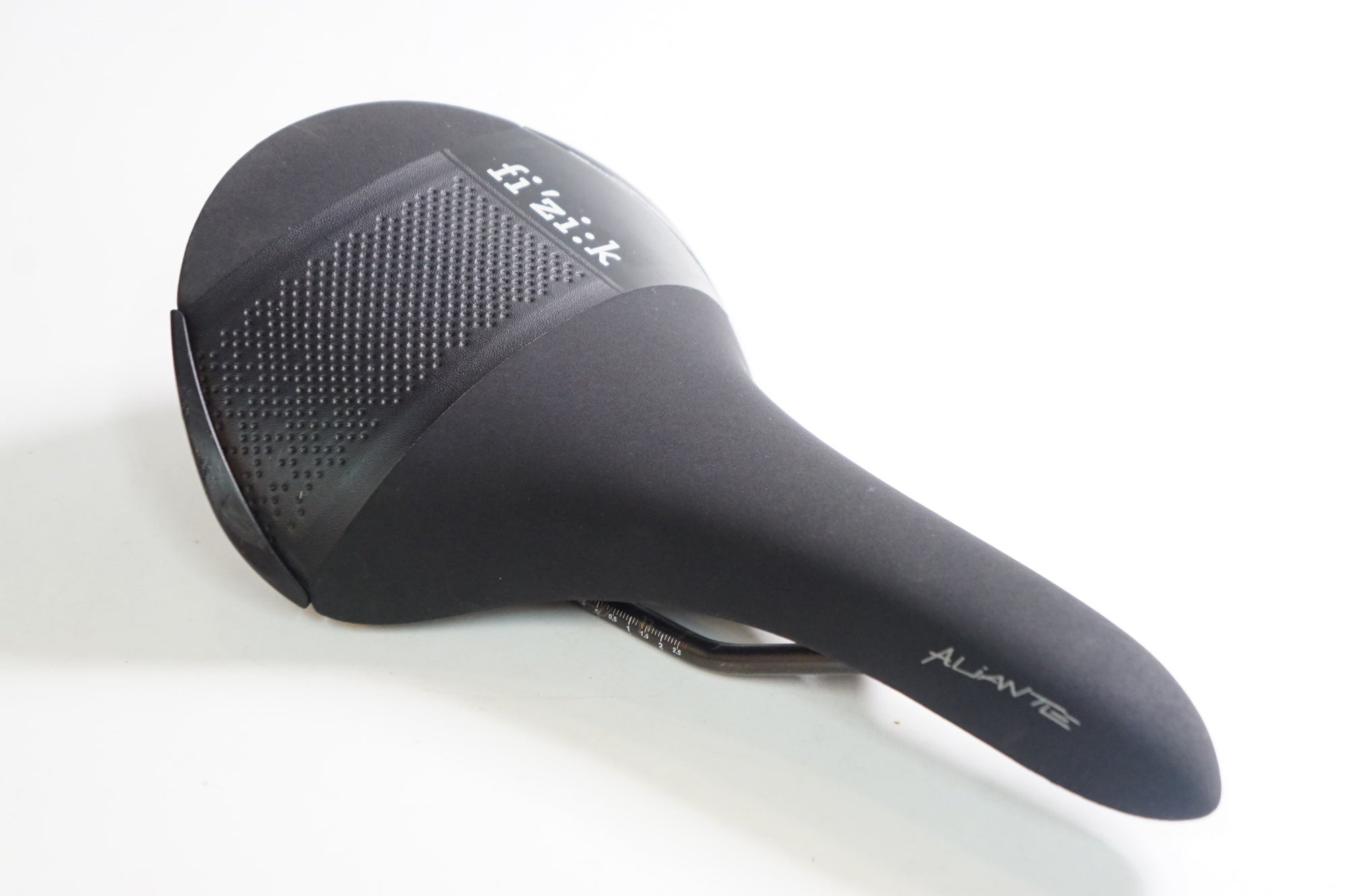 FIZIK 「フィジーク」 ALIANTE R3 サドル / 熊谷本店