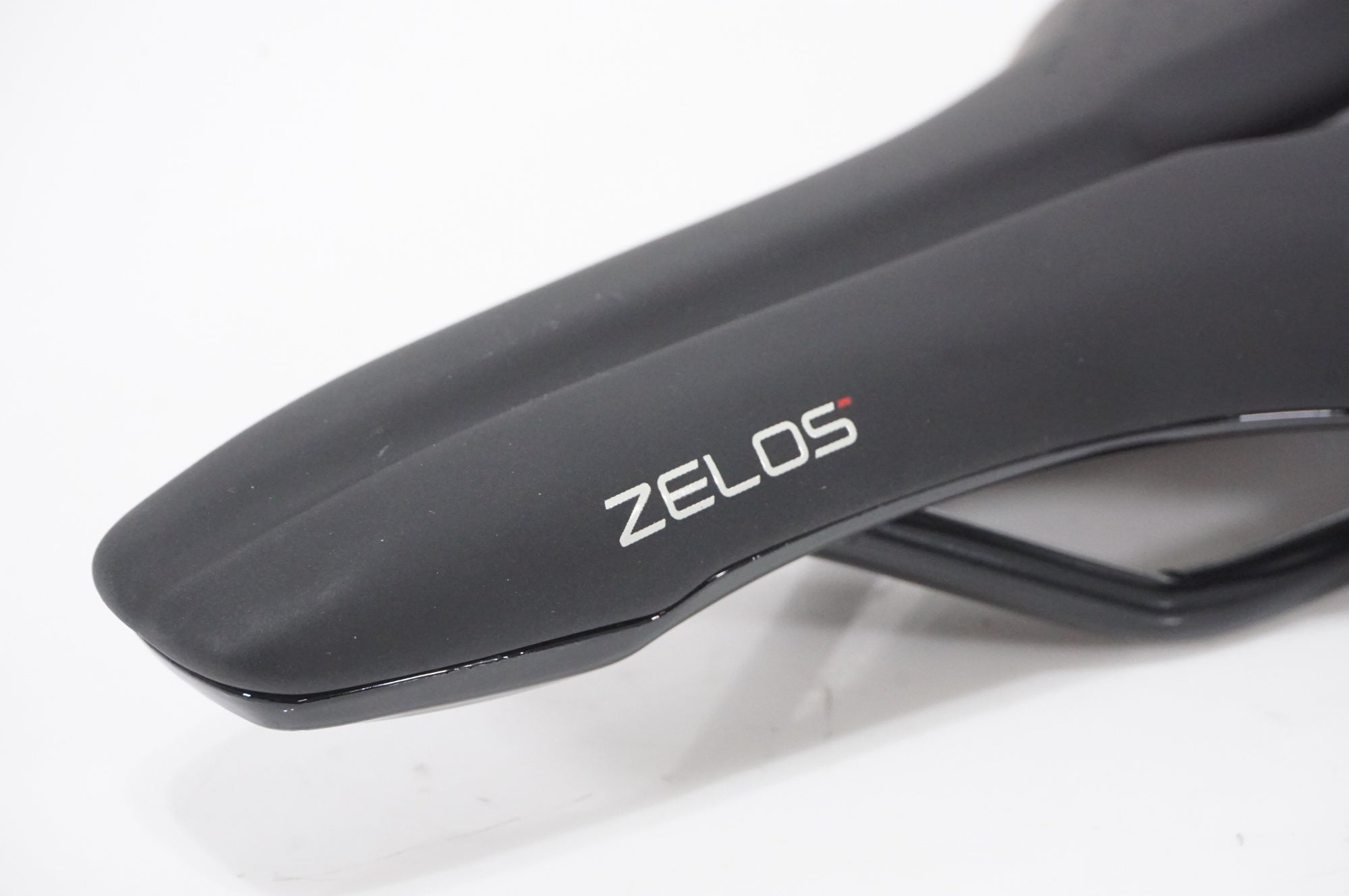 P&P COMPONENTS 「ピーアンドピーコンポーネンツ」 ZELOS サドル / AKIBA店