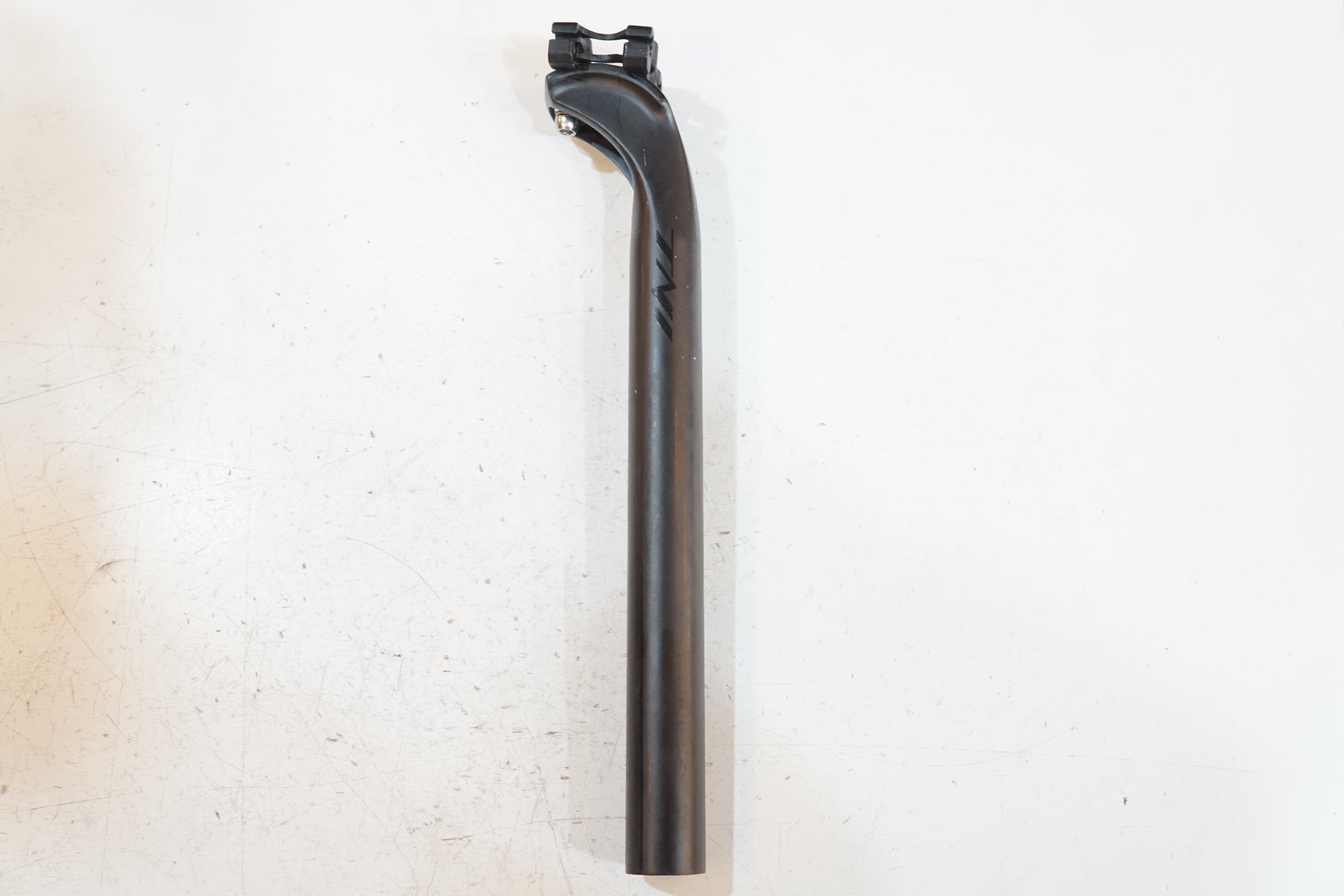 TNI 「ティーエヌアイ」 φ27.2 300mm シートポスト / バイチャリ浦和ベース