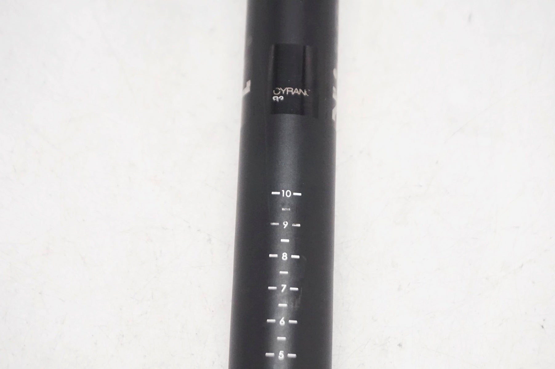 FIZIK 「フィジーク」 CYRANO R3 Φ31.6 330mm シートポスト / 大阪門真店