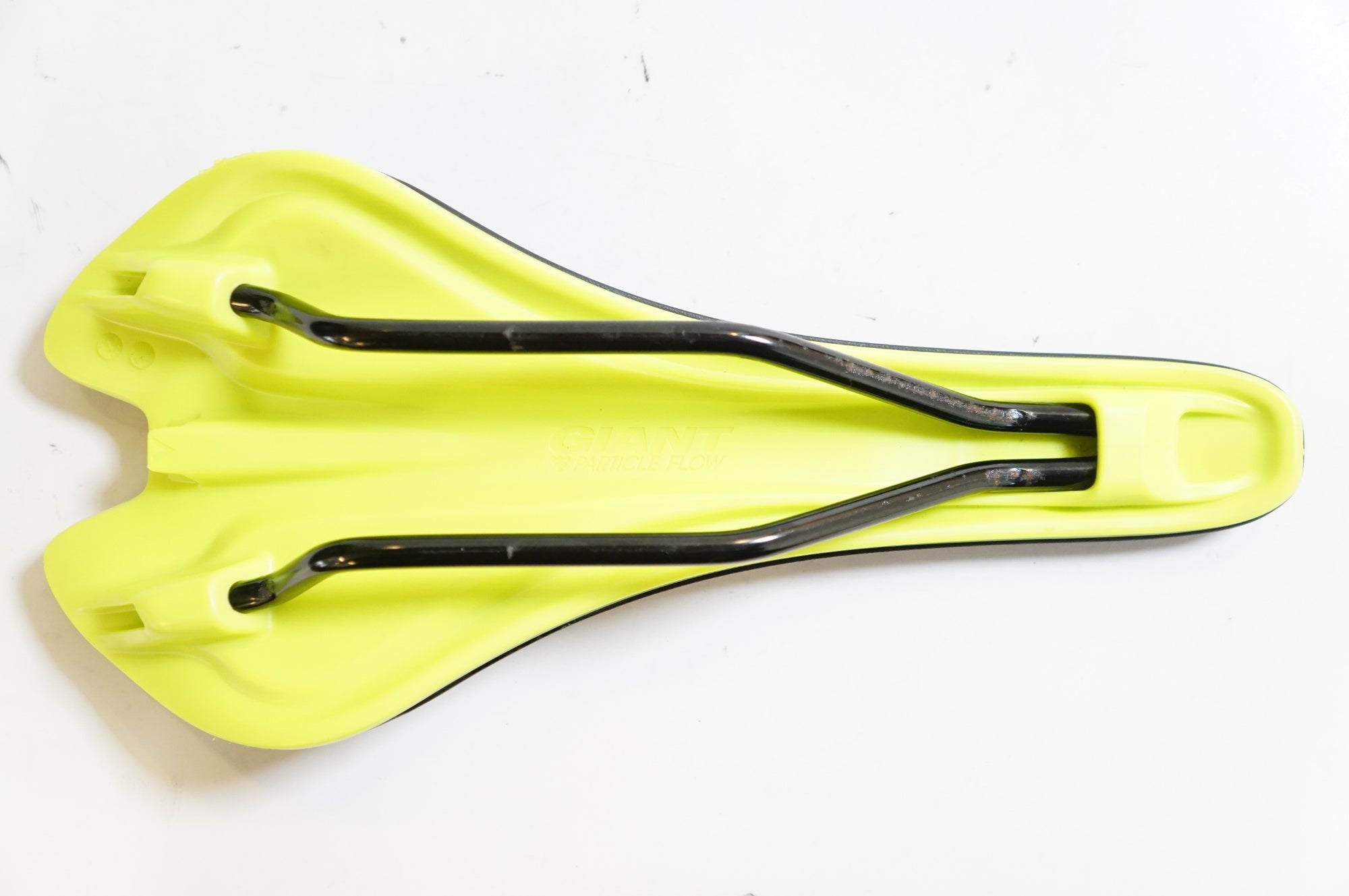 GIANT 「ジャイアント」 CONTACT FORWARD サドル / 熊谷本店