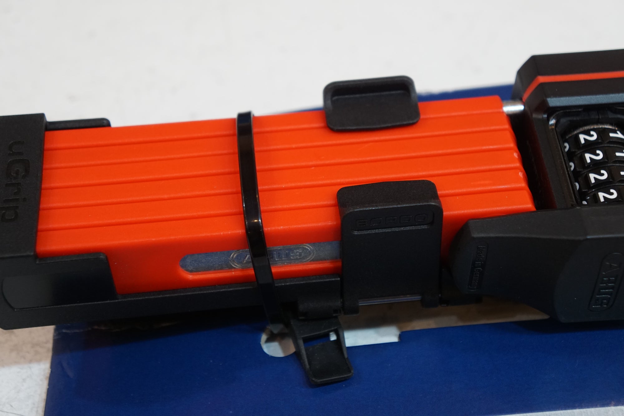 ABUS 「アバス」 UGRIP BORDO 5700C ロック / バイチャリ浦和ベース