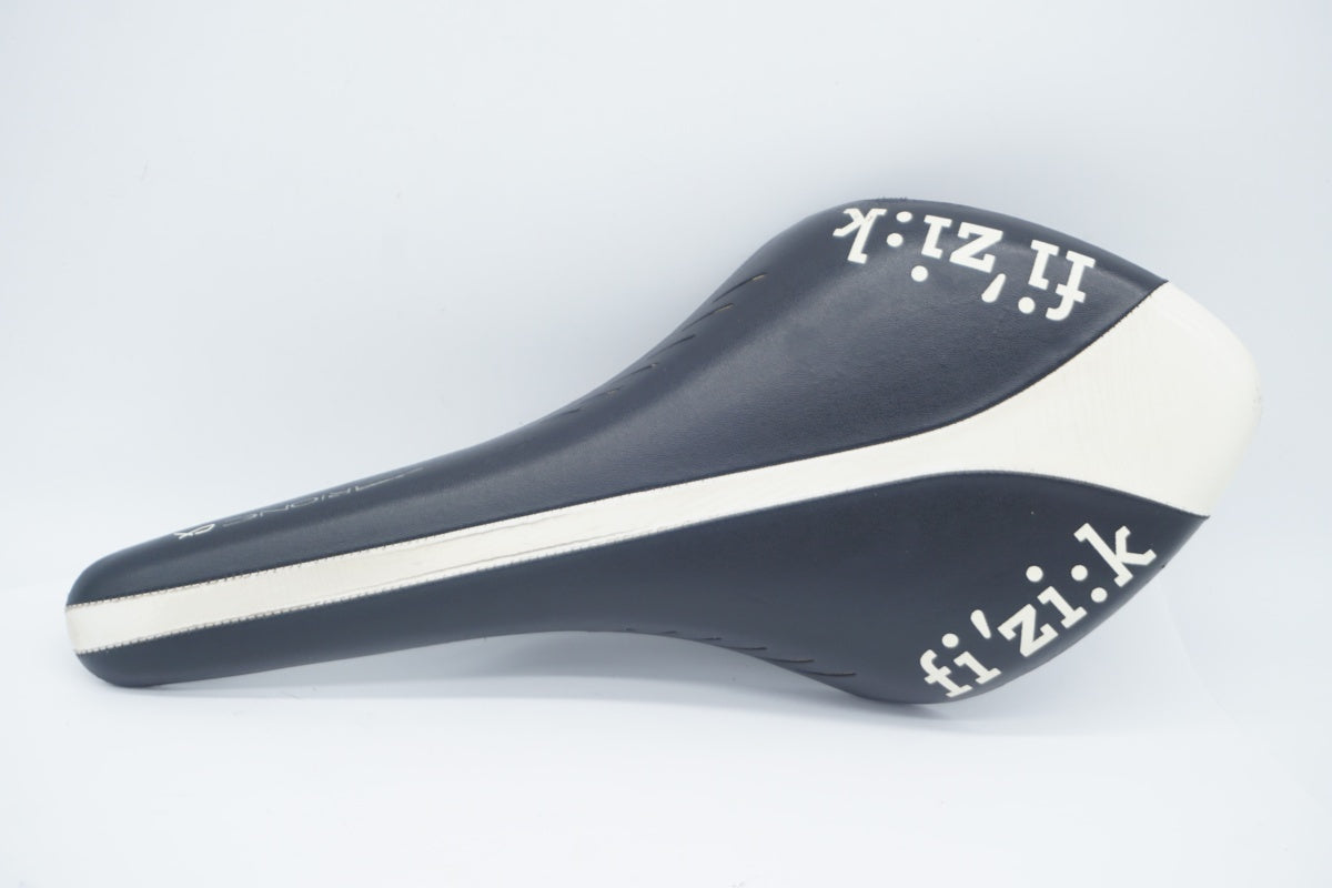 Fizik アリオネカーボンレール　 青/白 FIZIK 「フィジーク」 ARIONE CX カーボンレール サドル / 滋賀大津店