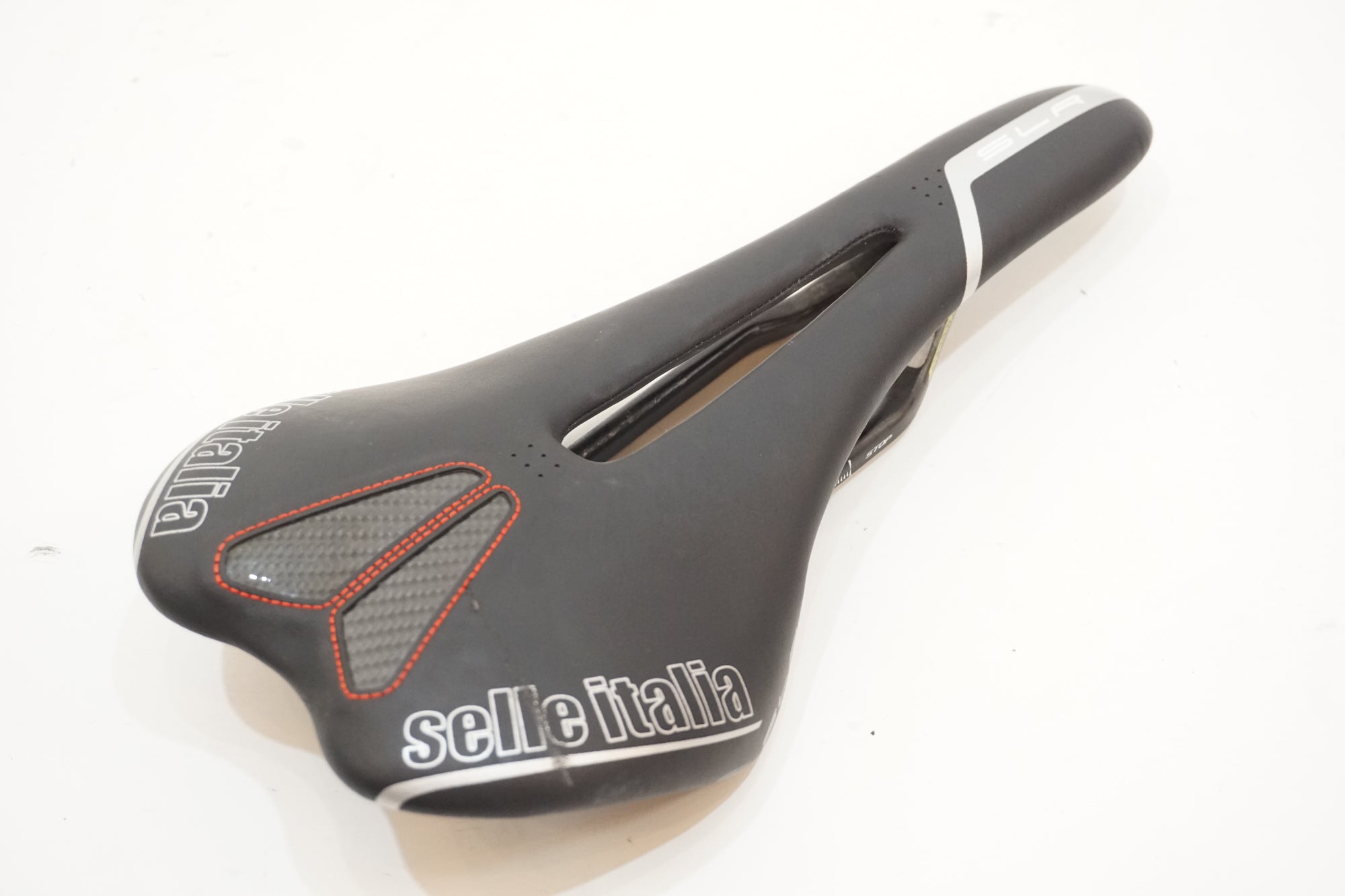 SELLE ITALIA 「セラ イタリア」 SLR KIT CARBONIO サドル / バイチャリ浦和ベース