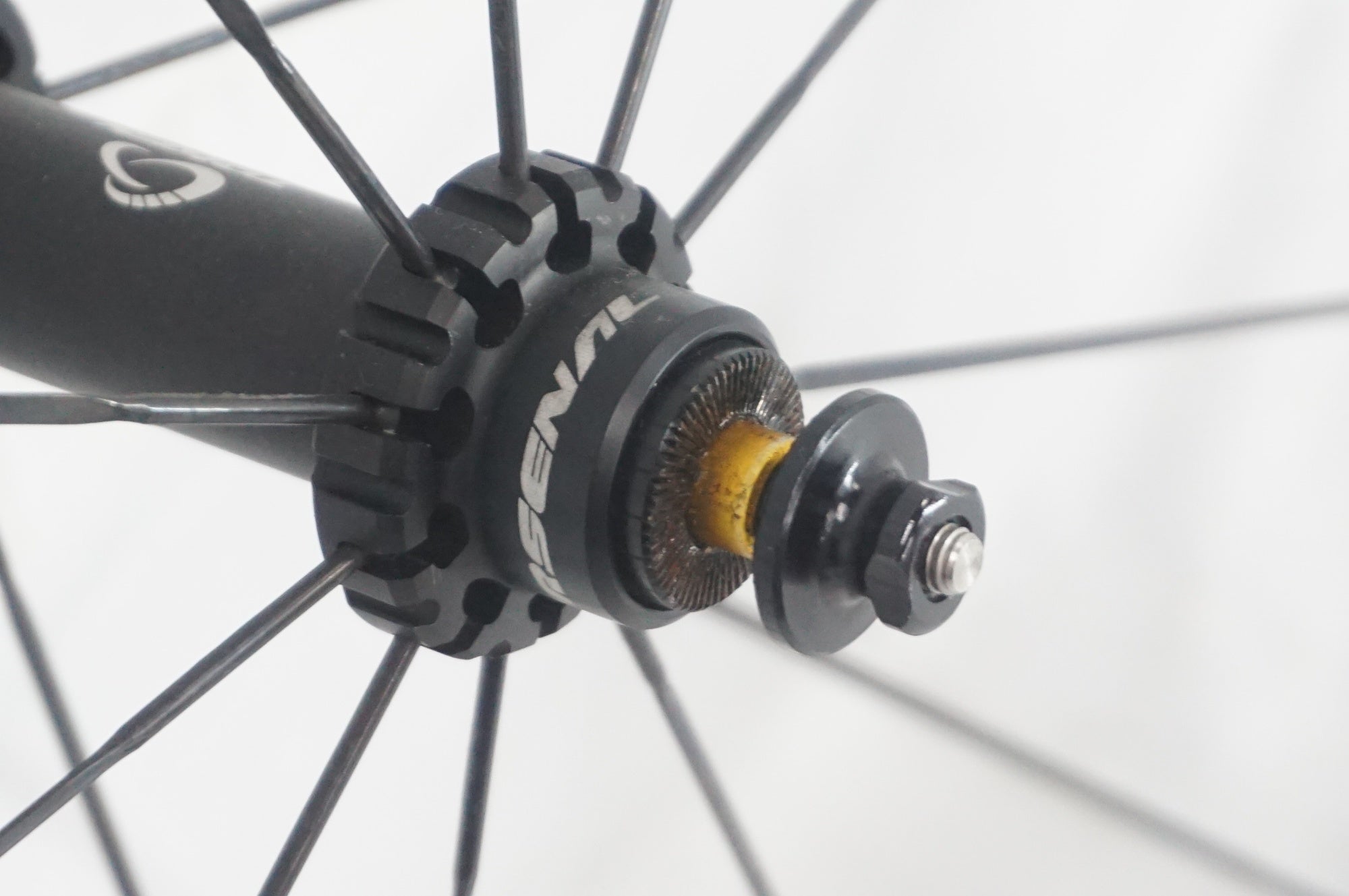 TOKEN 「トーケン」 T28 カーボン TU ホイールセット / 阪急塚口店