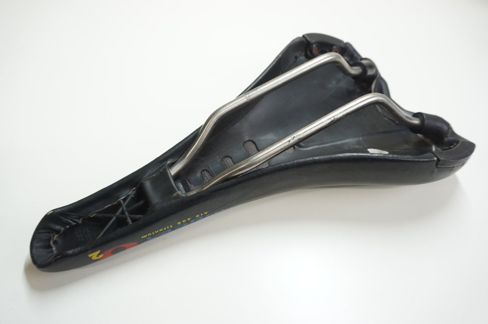 AVOCET 「アボセット」 AIR 40R TITANIUM O2 サドル / 大宮店