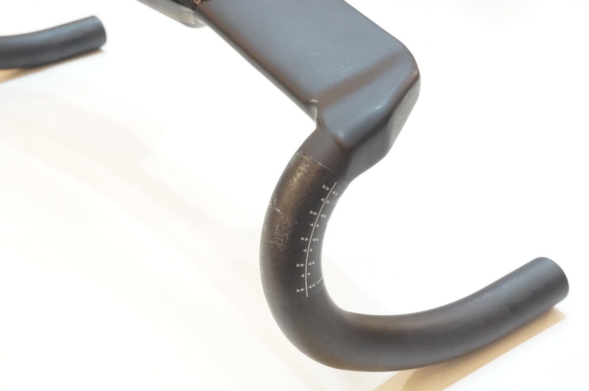 SHIMANO 「シマノ」 PRO VIBE エアロカーボン 370mm φ31.8 ハンドルバー / 浦和ベース