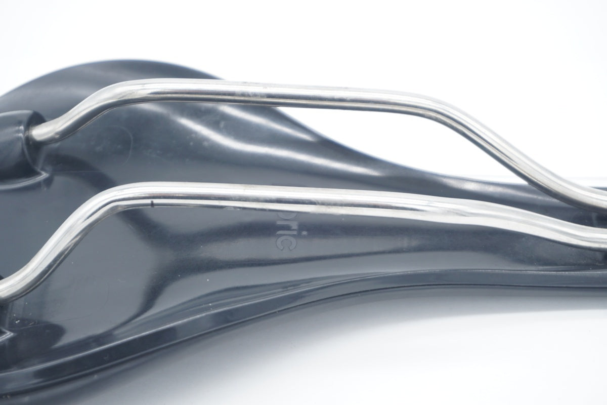 FABRIC 「ファブリック」 SCOOP SHALLOW FLAT サドル / 滋賀大津店