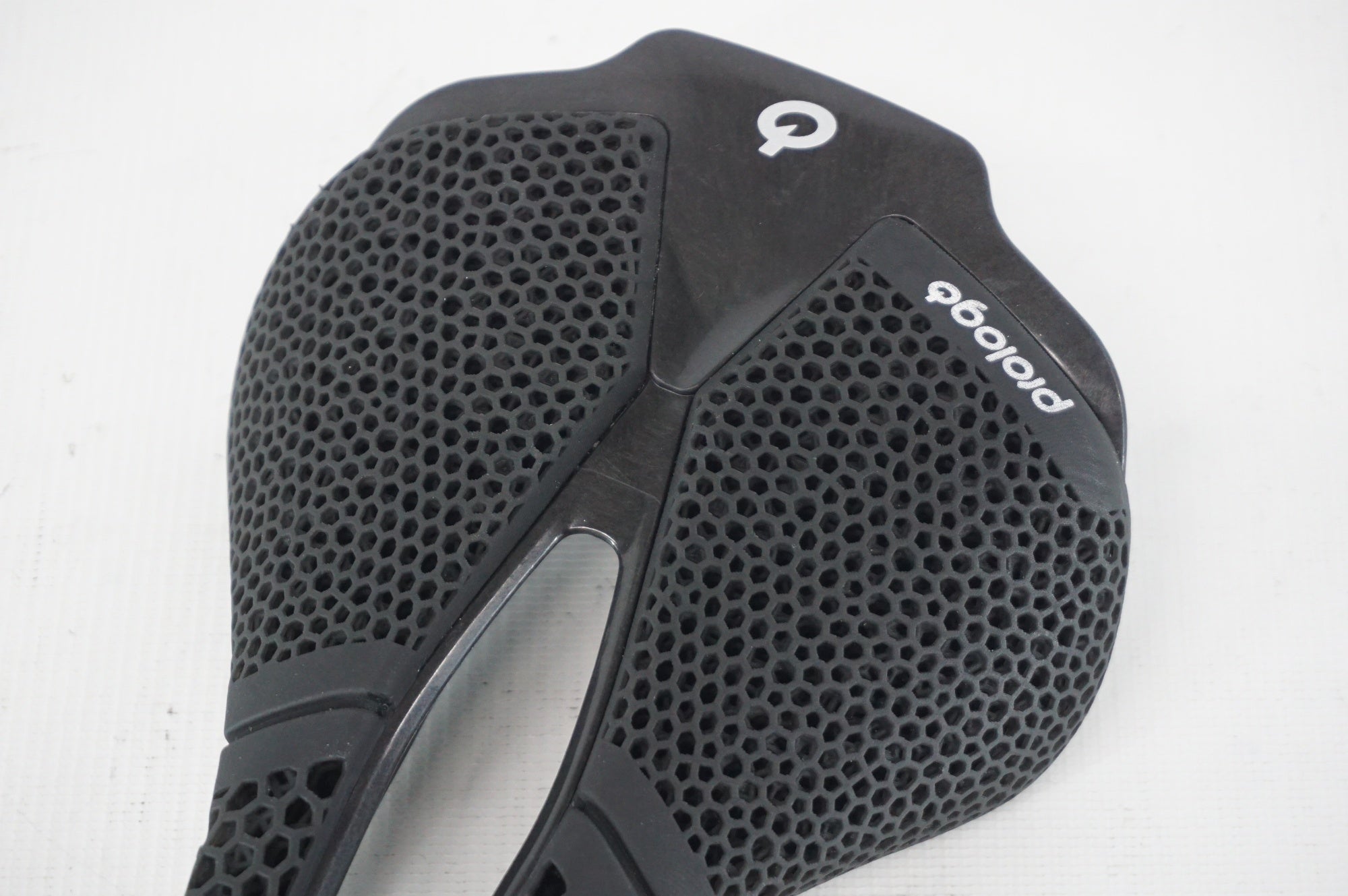 PROLOGO 「プロロゴ」 SCRATCH M5 PAS 3DMSS TIROX サドル / 阪急塚口