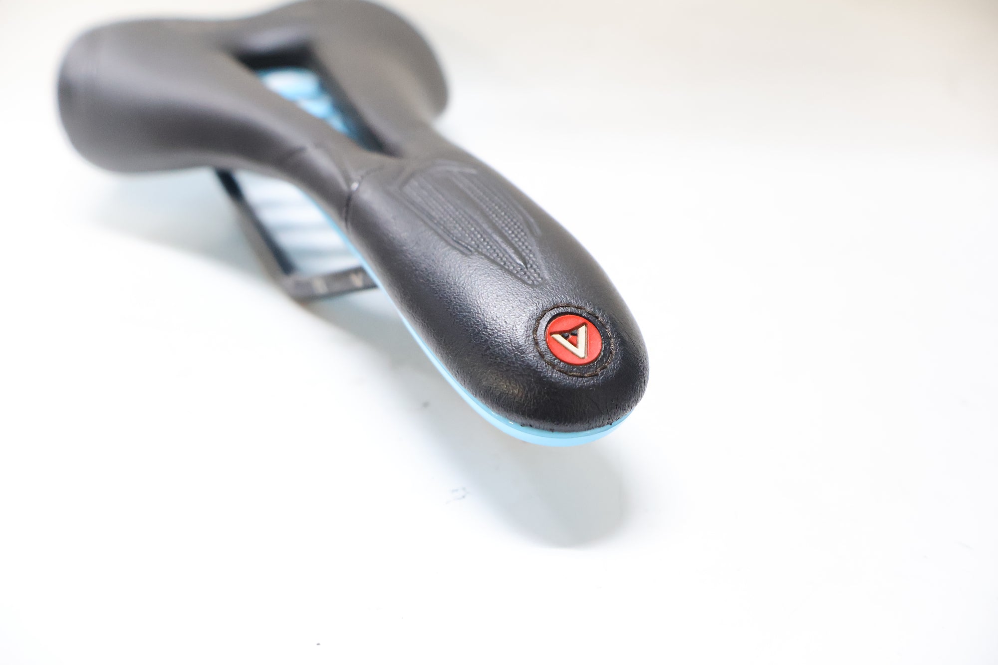 ASTVTE 「アスチュート」 SKYLINE VT サドル / 高知店