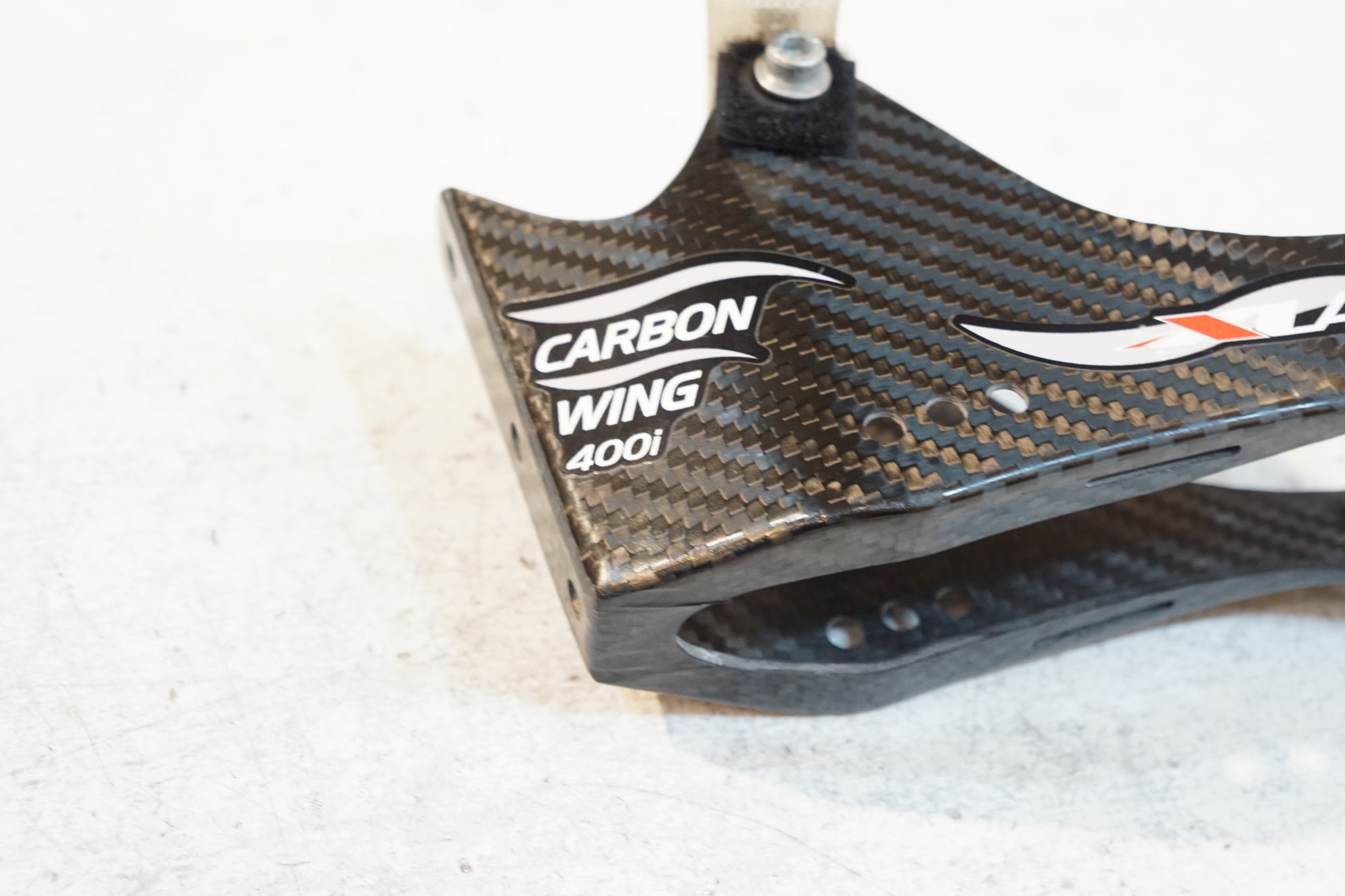 XLAB 「エックスラボ」 CARBON WING 400I ボトルケージ / バイチャリ