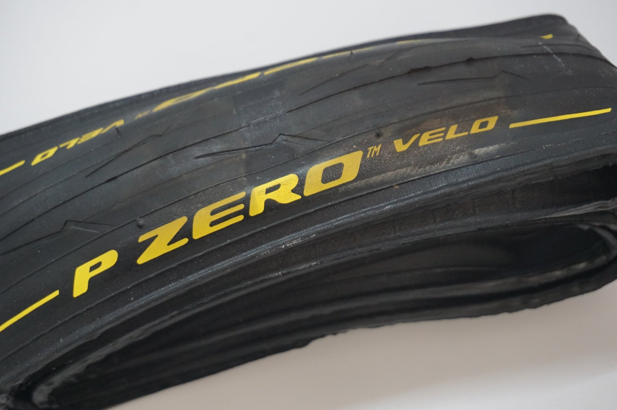 PIRELLI 「ピレリ」 P ZERO VELO COLOUR EDITION 700×25c タイヤ / 福岡アイランドシティ店