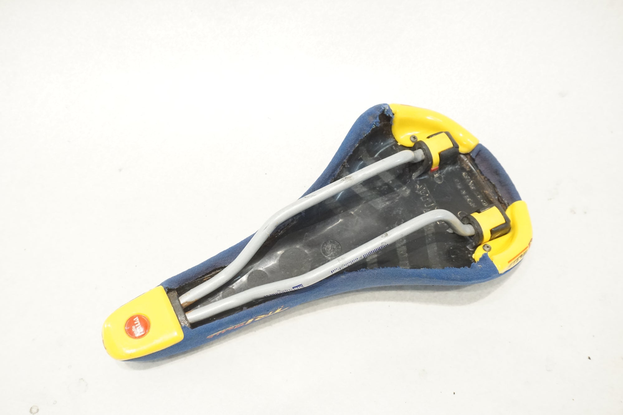 SELLE ITALIA 「セライタリア」 TRI MATIC MANGANESEレール サドル / 横浜戸塚店