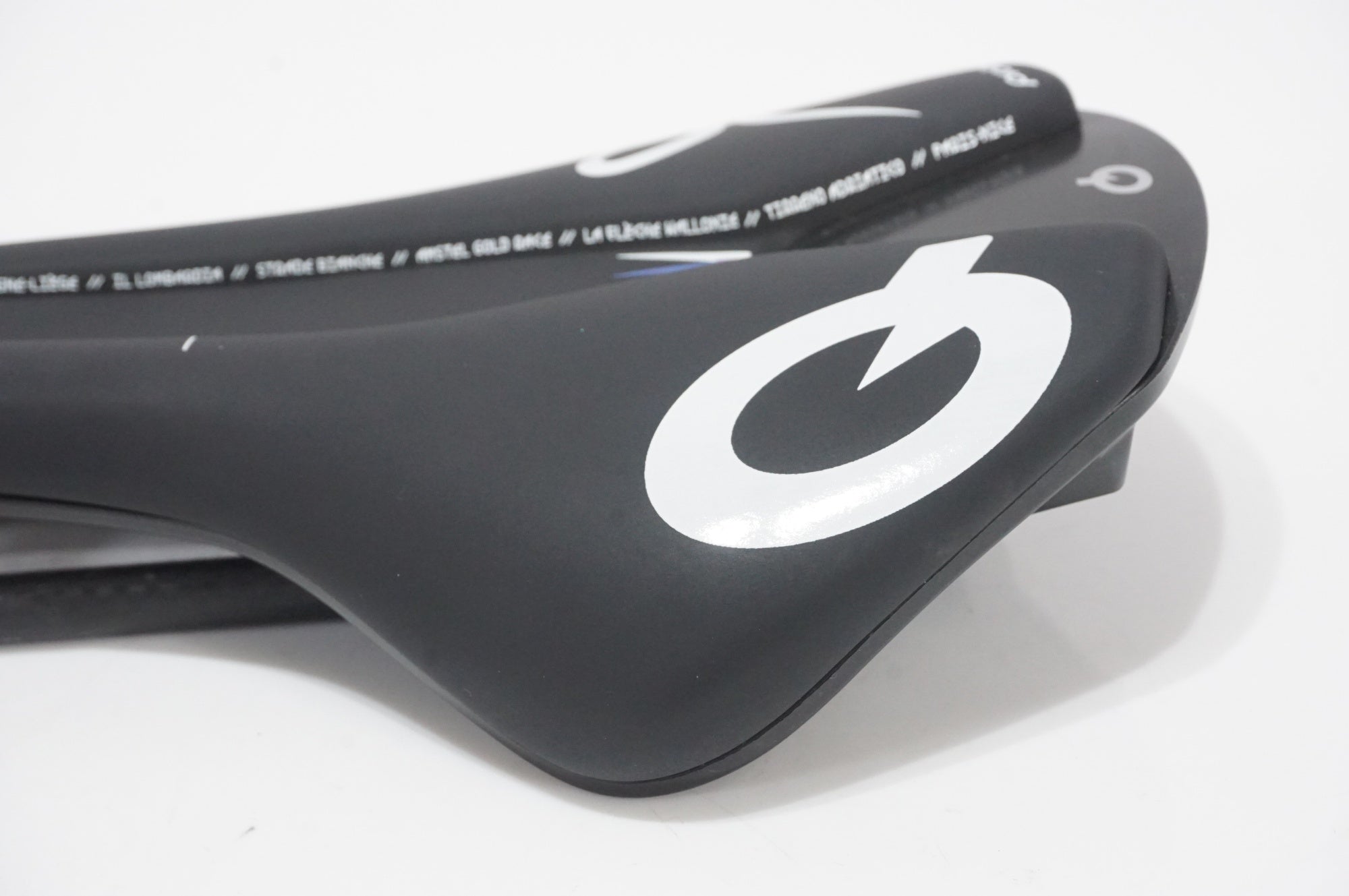 PROLOGO 「プロロゴ」 NAGO R4 NACK 147 サドル / AKIBA店