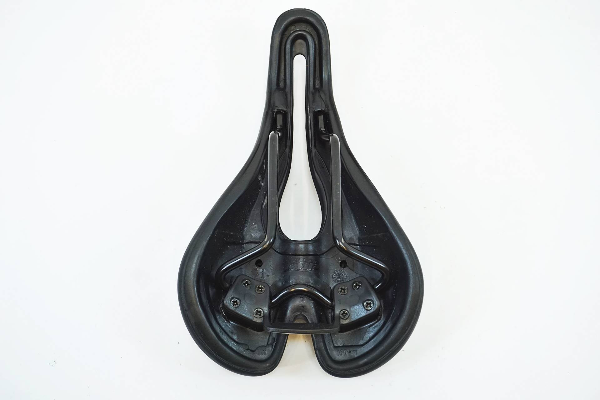 SELLE SMP 「セラエスエムピー」 TRK サドル / 有明ガーデン店