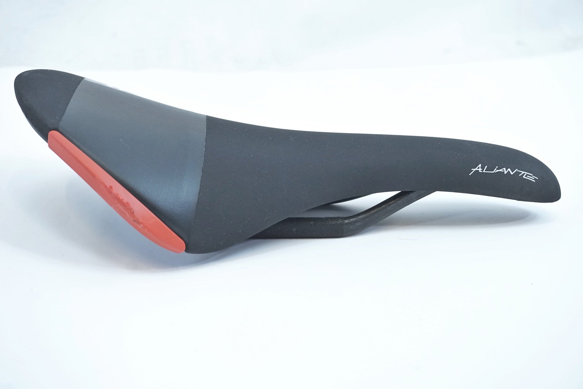 FIZIK 「フィジーク」 ALIANTE R1 サドル / 有明ガーデン店