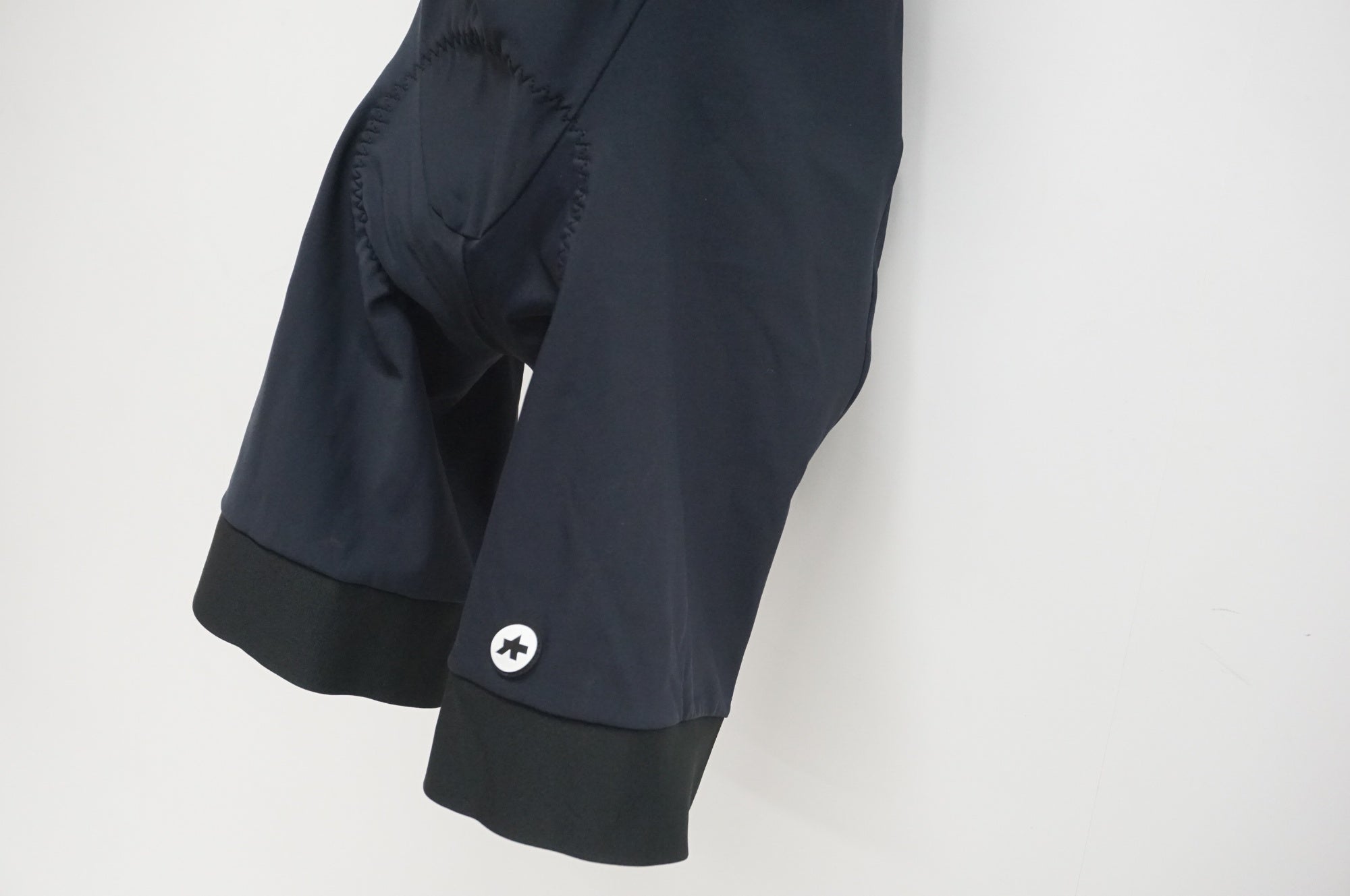 ASSOS T.MILLE ビブショーツ ブラック(Sサイズ)【未使用品】 ASSOS 「アソス」 MILLE GT Sサイズ メンズ ビブショーツ / 福岡店
