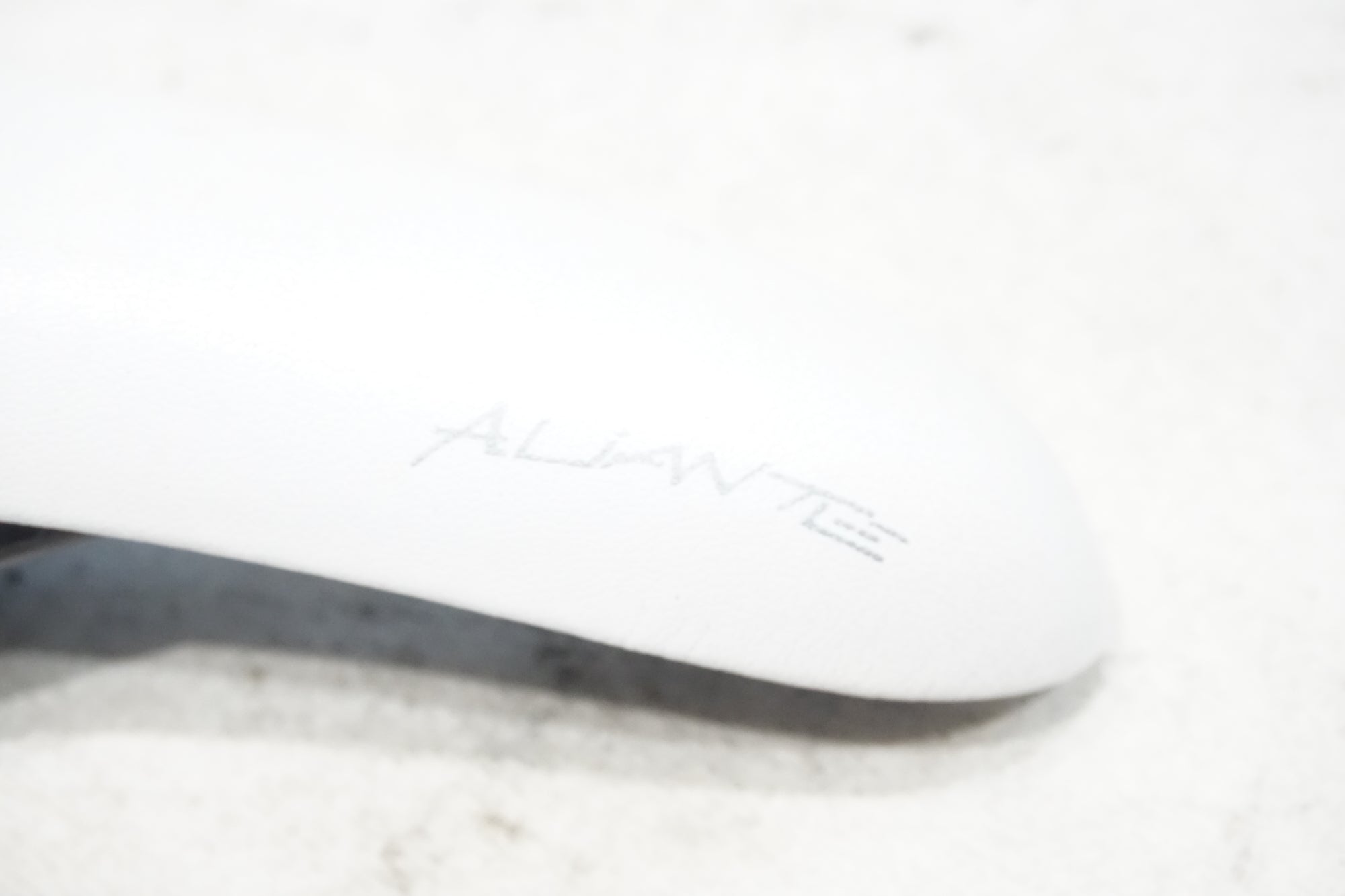 FIZIK 「フィジーク」 ALIANTE R3 カーボンレール サドル / 横浜戸塚店