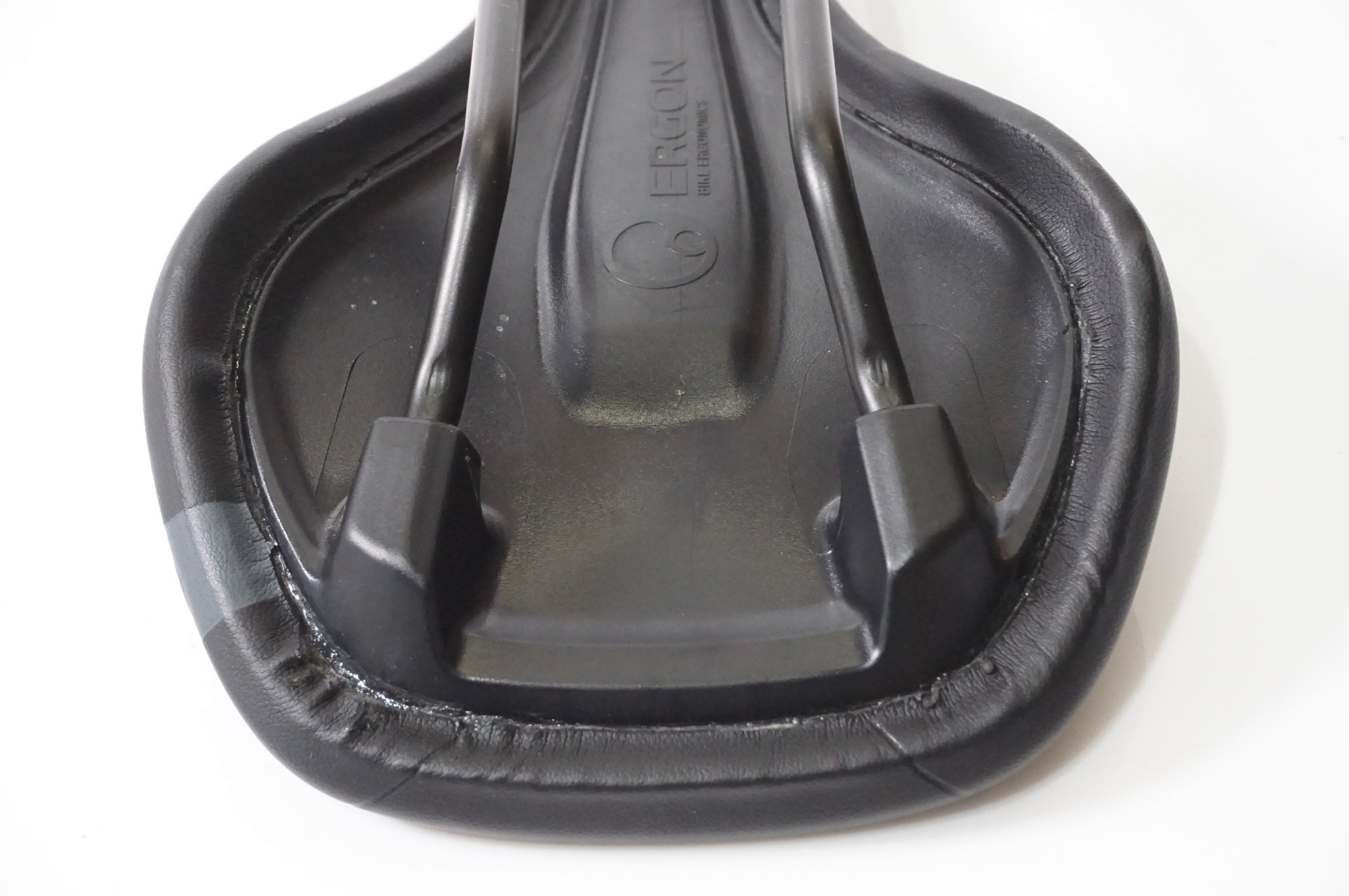 ERGON 「エルゴン」 SR 10 PRO サドル / AKIBA店