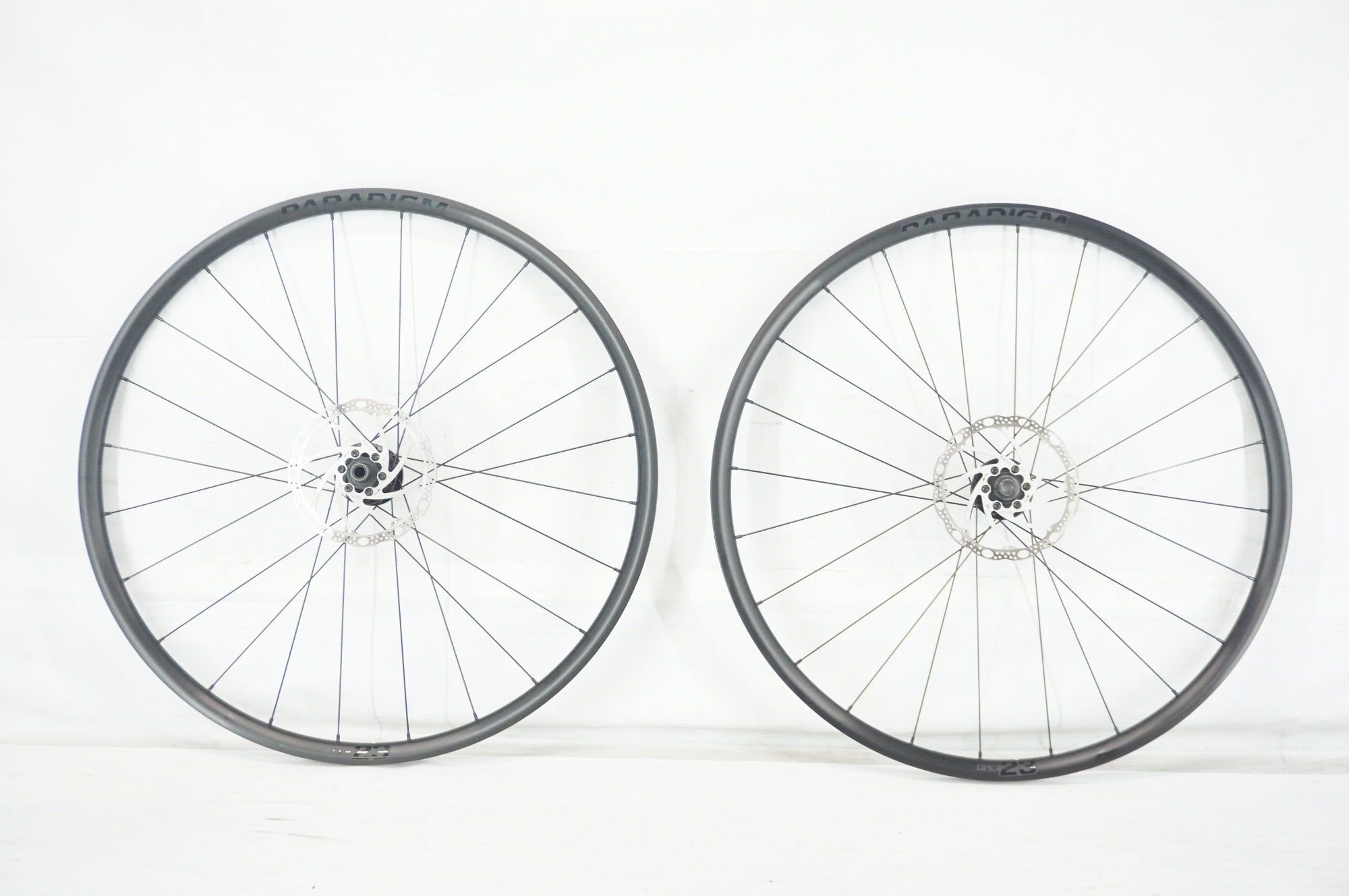 BONTRAGER 「ボントレガー」 PARADIGM TLR23 DISC シマノ11S ホイール