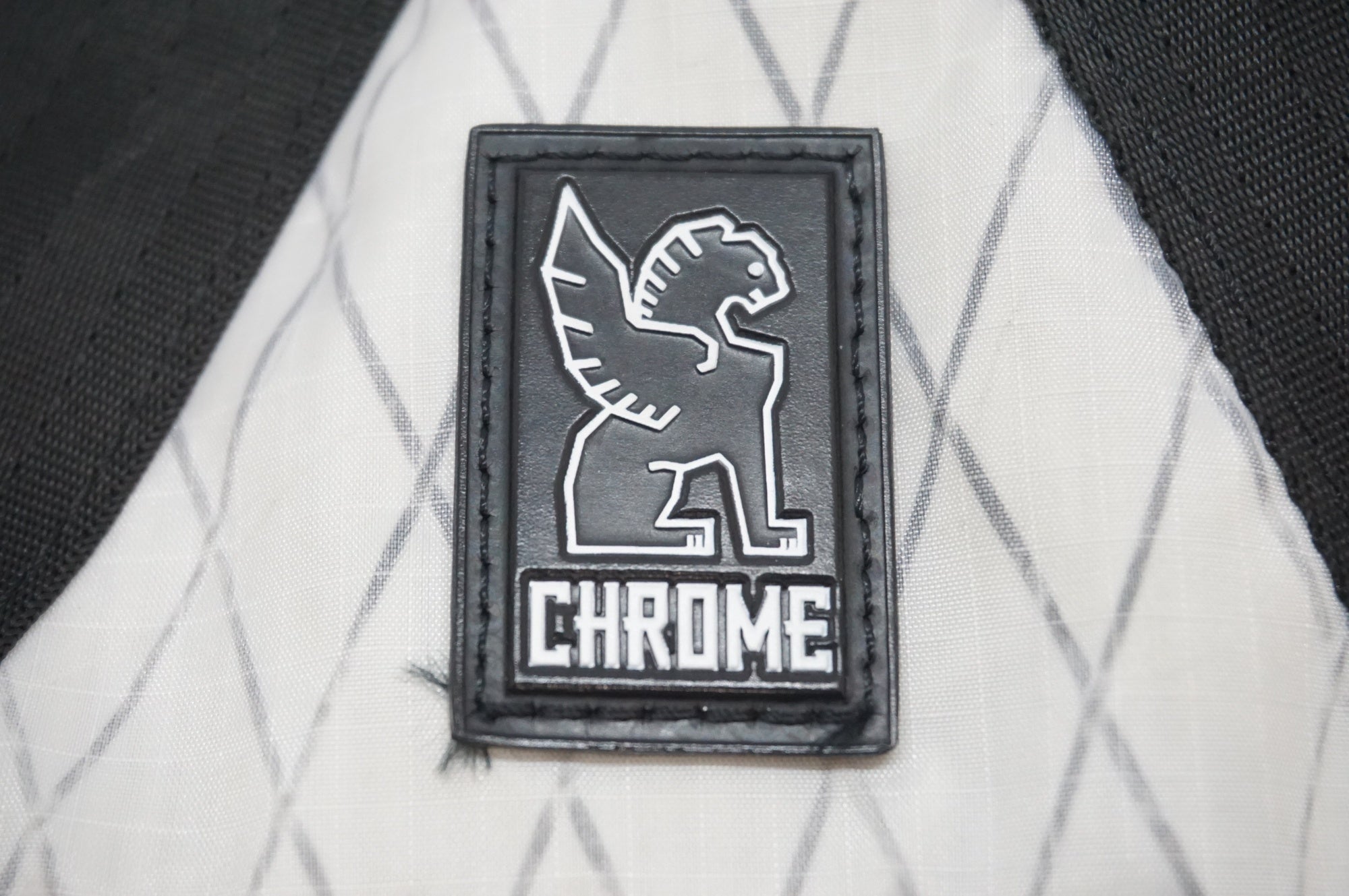 CHROME 「クローム」 MINI TENSILE SLING BAG ボディバッグ / 福岡店