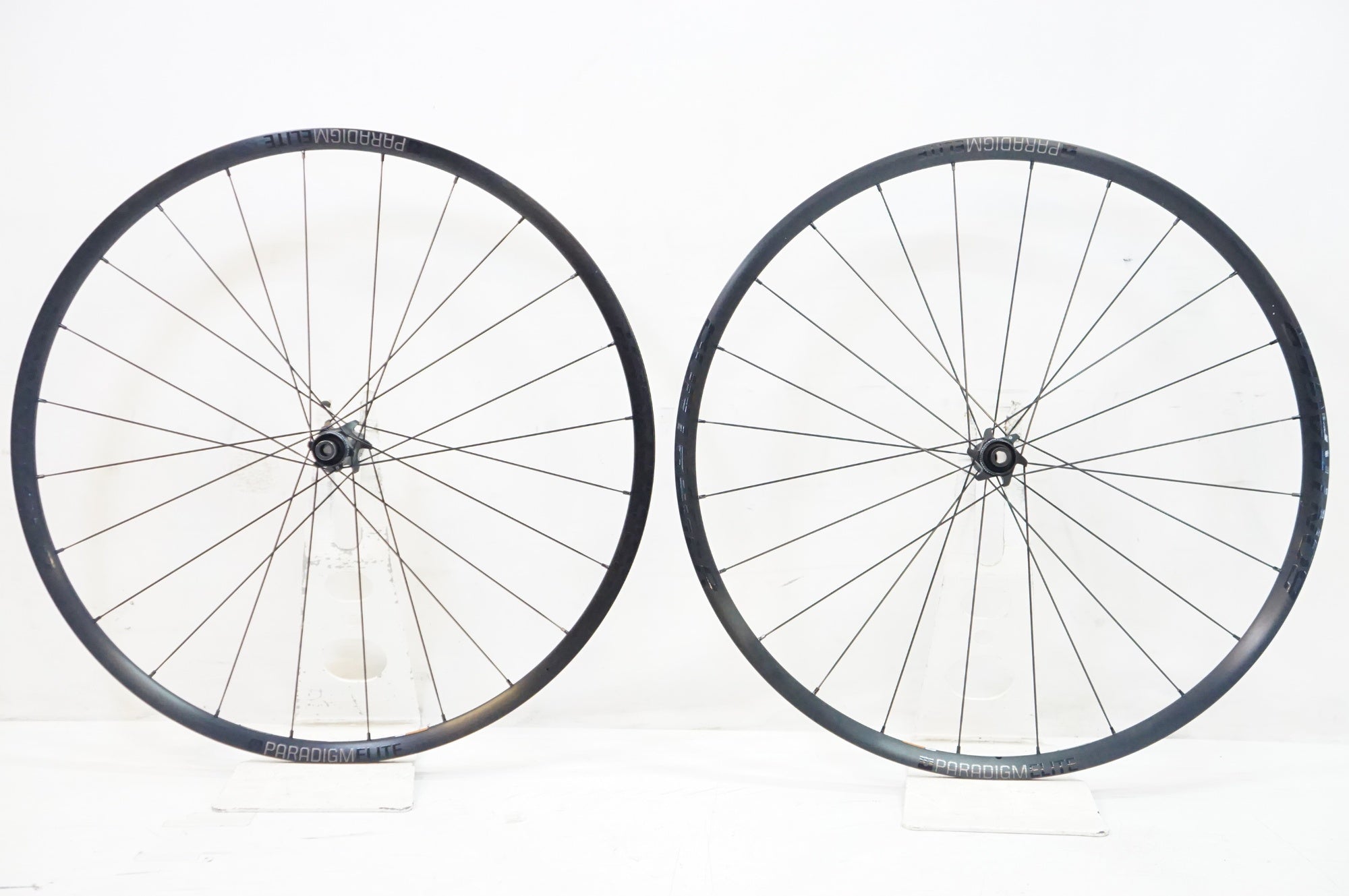 BONTRAGER 「ボントレガー」 PARADIGM ELITE TLR DISC シマノ 11/12速