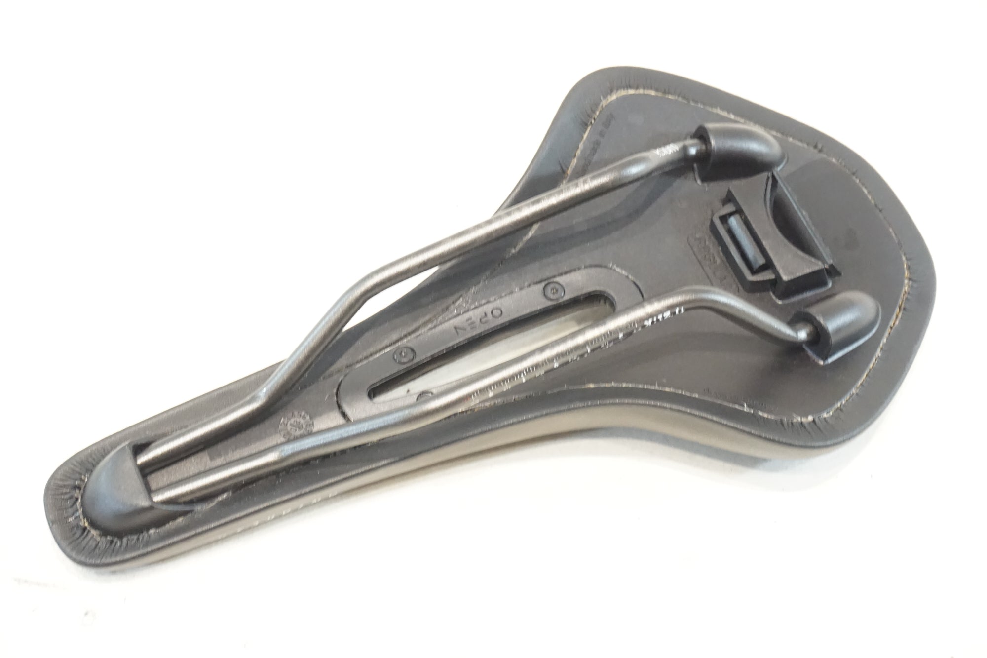 FIZIK 「フィジーク」 ANTARES R3 OPEN KIUMレール サドル / 横浜戸塚店