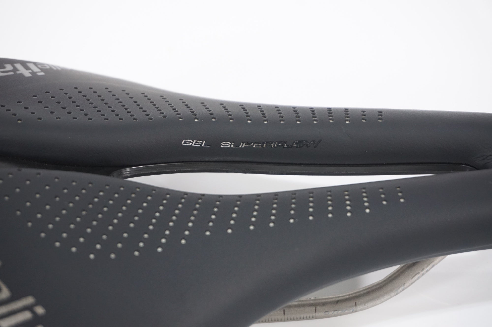 SELLE ITALIA 「セライタリア」 MAX NOVUS BOOST EVO Ti316 SUPERFLOW サドル / AKIBA店