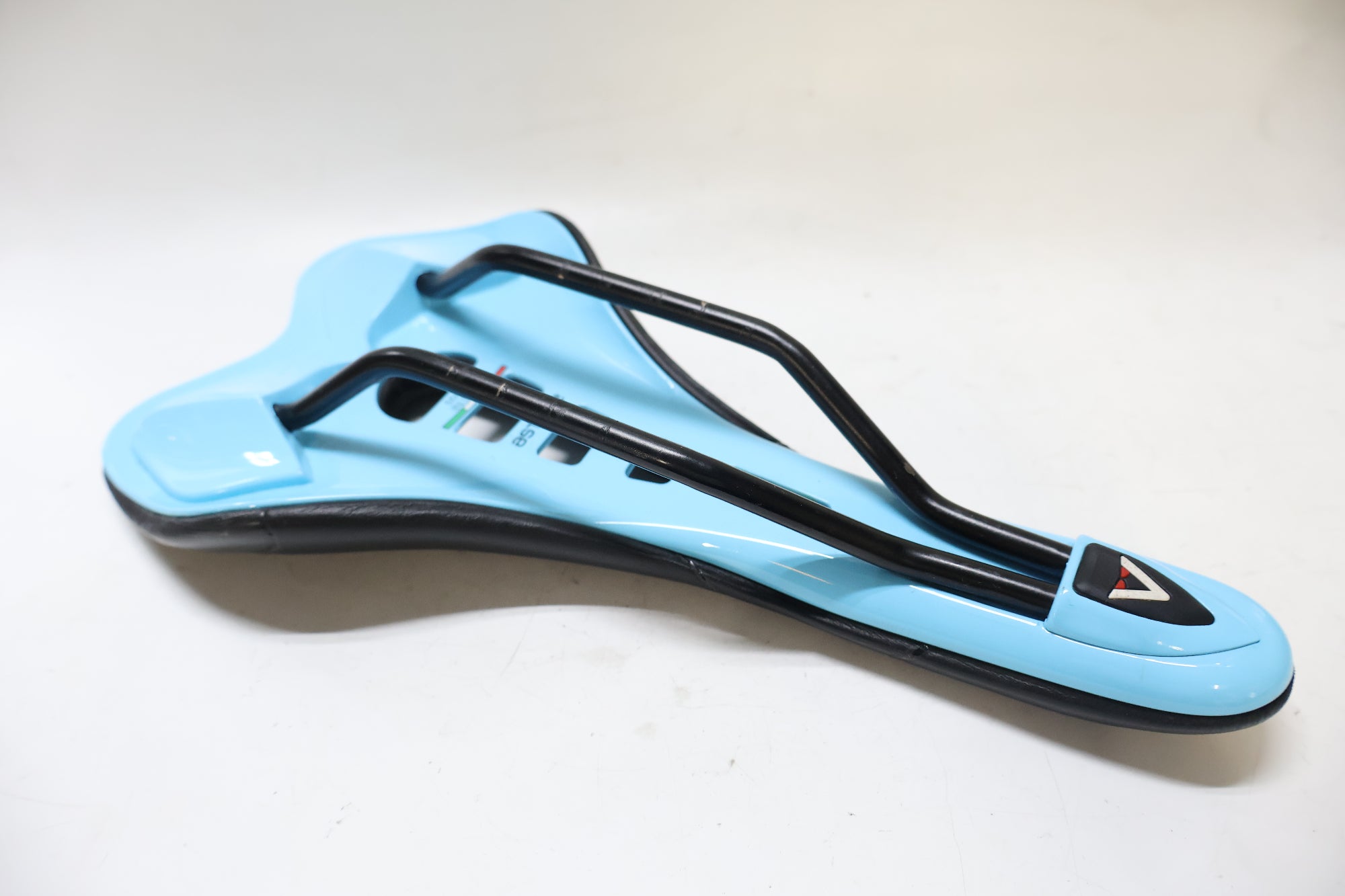 ASTVTE 「アスチュート」 SKYLINE VT サドル / 高知店