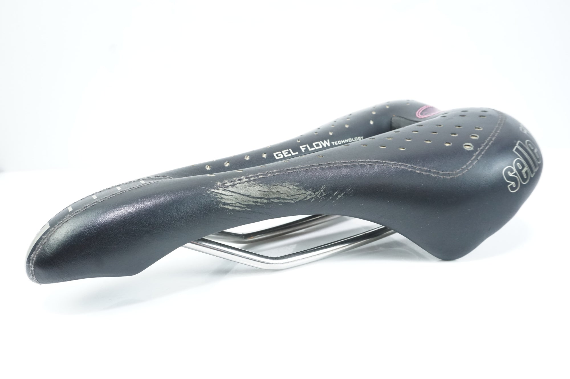 SELLE ITALIA 「セライタリア」 DIVA GEL FLOW サドル / 中目黒店