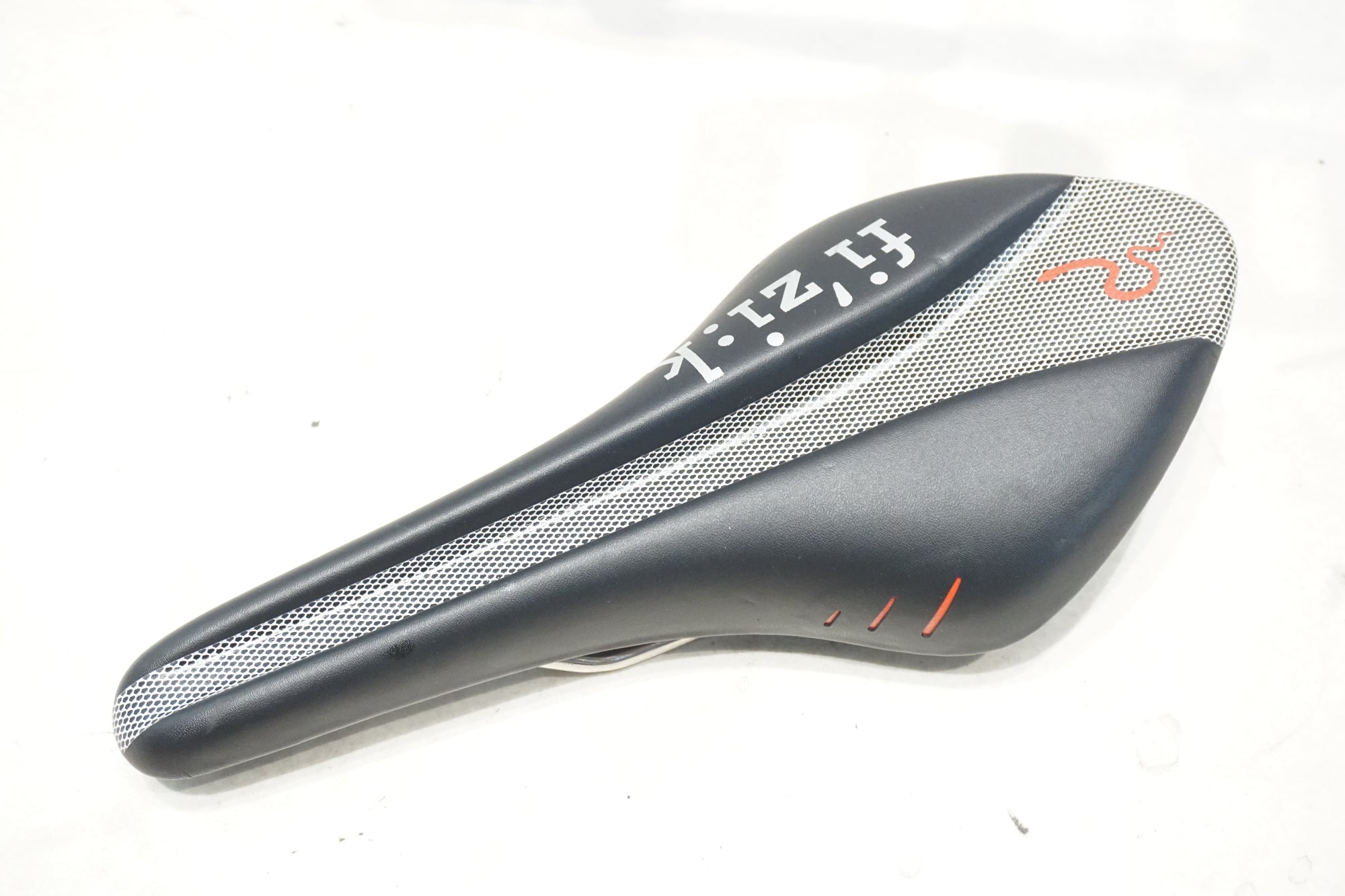 FIZIK 「フィジーク」 ARIONE VSX KIUMレール サドル / 横浜戸塚店